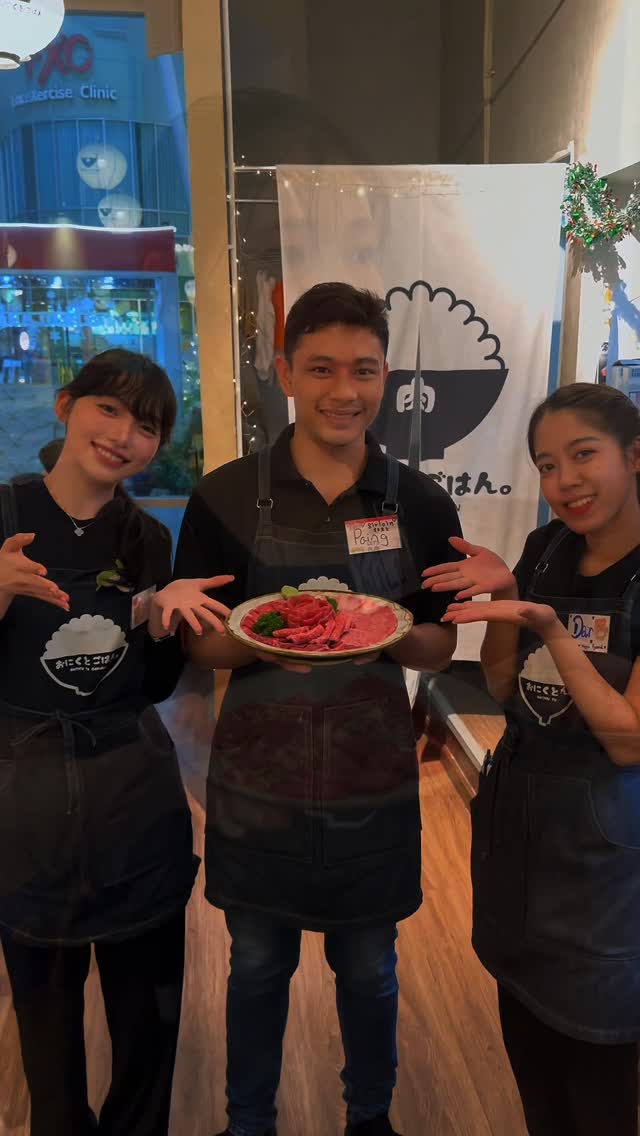 タイ人が「住みたい街ランキング1位」

✨オンヌットってどんな場所？

バンコクで今いちばんアツいと言われている街、オンヌット（On Nut）。
実は…
“生活しやすさ × コスパ × アクセス” この3つが全部そろっている最強エリアなんです！
そして、なにより「おにくとごはん。オンヌット店」が最大の魅力😻🙌✨

⁡今のバンコクの“住みたい街 No.1”と言われる理由、
住んだらきっと分かるはず😌💛

オンヌット、ほんとにいい街です✨
是非遊びに来てくださいっ🥰
⁡
อันดับ 1 เมืองที่คนไทยอยากอยู่ที่สุด

✨อ่อนนุชเป็นย่านแบบไหนกันนะ?

อ่อนนุช (On Nut) คือย่านที่ว่ากันว่ากำลังมาแรงที่สุดในกรุงเทพฯ ตอนนี้
จริงๆ แล้ว…
ที่นี่มีครบทั้ง “อยู่สบาย × คุ้มค่า × เดินทางง่าย” เรียกได้ว่าเป็นย่านที่เพอร์เฟกต์สุดๆ!

และที่สำคัญที่สุด…
เสน่ห์ของอ่อนนุชก็คือ “ร้าน O-NIKU to GOHAN สาขาอ่อนนุช” นี่แหละค่ะ 😻🙌✨

เหตุผลที่อ่อนนุชถูกเรียกว่าเป็น “ย่านที่น่าอยู่ No.1” ของกรุงเทพฯ
ถ้าได้ลองมาอยู่…จะเข้าใจทันทีเลยค่ะ 😌💛

อ่อนนุชเป็นย่านที่ดีจริงๆ ✨
#
⁡
#onnut #onikutogohanonnut #peoplepark #onnutplaza 
#อ่อนนุช #bangkok