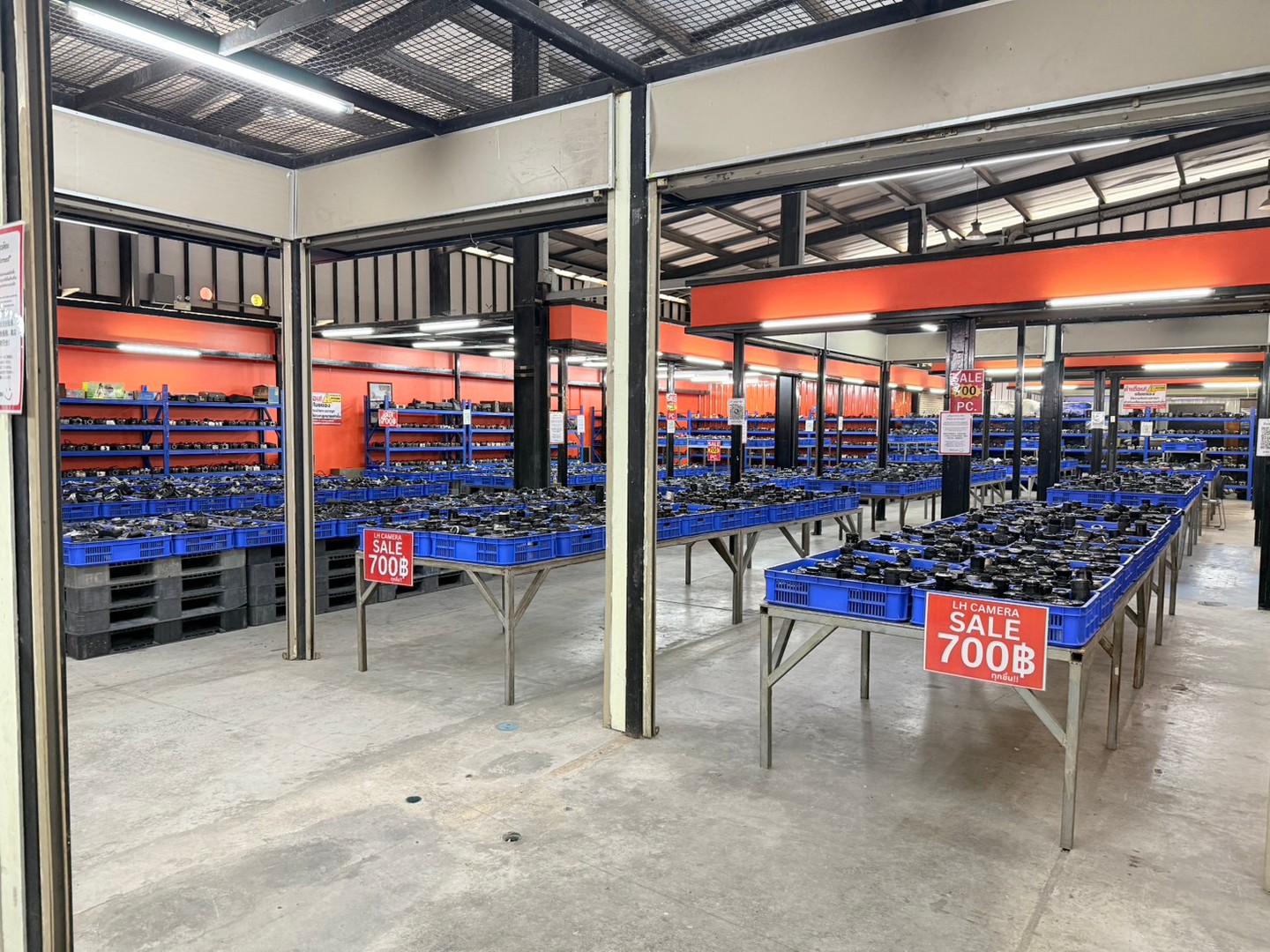 แวะมาช้อปให้สุดที่ LH CAMERA 📸🦀✨ ยกทัพสินค้ามาให้คุณเลือกช้อปกันแบบจัดเต็มที่ Miami Bayside Bangpu 🌊 พร้อมกับพื้นที่สุดอลังที่ขยายใหญ่กว่าเดิม! เดินชิล ช้อปชิล เหมือนอยู่ที่ห้างใจกลางเมือง 🏙️ ด้วยสินค้ากว่า 500,000 ชิ้น ที่รอให้คุณได้ค้นพบและเป็นเจ้าของ 🛍️ ตั้งแต่กล้องสุดเจ๋งไปจนถึงอุปกรณ์ถ่ายภาพต่าง ๆ คุณสามารถค้นหาไอเท็มที่ใช่และลุยถ่ายภาพได้แบบไร้ขีดจำกัด! 📷✨

มาพบกับประสบการณ์การช้อปที่ไม่เหมือนใคร ตั้งแต่เวลา 11:00-18:00 น. (หยุดทุกวันจันทร์นะจ๊ะ ขอดูแลตัวเองกันบ้าง 😜)          

พร้อมแล้วหรือยัง? มาเติมเต็มคอลเลกชันของคุณที่นี่ มีเพื่อนก็ชวนเพื่อน มาคัดสินค้าที่ดีที่สุด เจอกันที่ LH CAMERA ที่ดูแลคุณได้มากกว่าที่เคย! 🌟

#ShoppingParadise
#BangpuVibes
#CameraLover
#MiamiBayside
#FunShopping