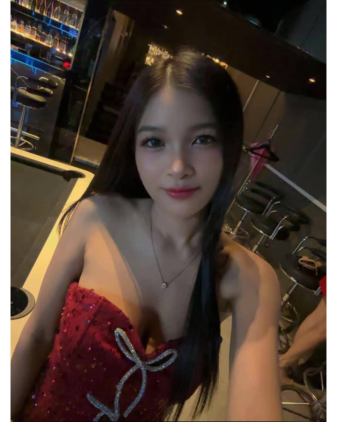 こんばんは😘🌹

肌寒い日が続いていますね🥶😵‍💫

人肌恋しいそんな夜はトンローソイ6、TWENTY FOURでお待ちしております🫂😻🥰✨

晚上好😘🌹

连续几天都很冷呢🥶😵‍💫

在这样让人想念温暖的夜晚，我在Thonglor Soi 6 的TWENTY FOUR等你哦🫂😻🥰✨

안녕하세요😘🌹

쌀쌀한 날이 계속되고 있네요🥶😵‍💫

사람이 그리운 그런 밤에는 통로 소이6, TWENTY FOUR에서 기다리고 있겠습니다🫂😻🥰✨

#バンコク
#トンロー
#キャバクラ
#ソイ6
#ビリヤード
#ダーツ
#乾杯