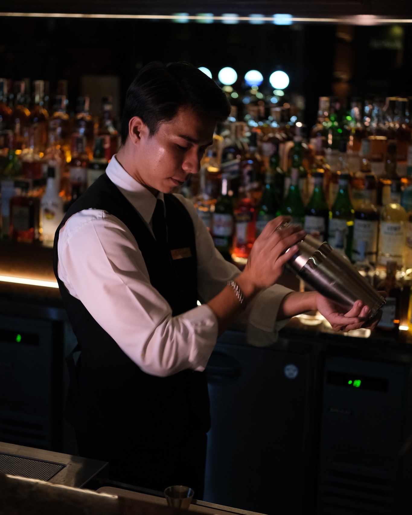 The Friday feeling calls for something classic. Let our bar team craft your perfect weekend ritual. From a meticulously poured martini to a rare scotch, the timeless elegance of our bar is the ultimate setting to unwind.
​
𝐑𝐞𝐬𝐞𝐫𝐯𝐚𝐭𝐢𝐨𝐧:
064-567-2929
LINE ID: wg.reservation
reservation@wolfgangssteakhouse.th
​
𝐖𝐨𝐥𝐟𝐠𝐚𝐧𝐠'𝐬 𝐒𝐭𝐞𝐚𝐤𝐡𝐨𝐮𝐬𝐞 𝐁𝐚𝐧𝐠𝐤𝐨𝐤
Mon - Sun: 11:30 AM - 11:30 PM
3rd floor, The Storeys at One Bangkok
​
#WolfgangsSteakhouseThailand