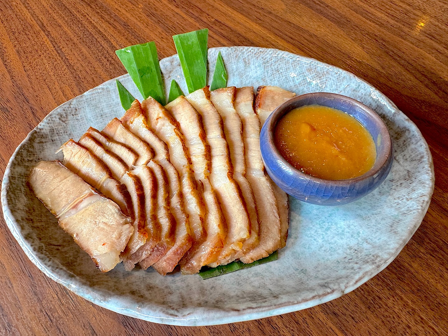 ✨🌸 ฟินสุดๆ กับความอร่อยที่ไม่ควรพลาด! พบกับเมนูเด็ดที่ทุกคนต้องลอง "คอหมูคูโรบุตะย่างมิโสะ" 🍖 ซอสที่เข้มข้นผสมผสานกลิ่นหอมของมิโสะอย่างลงตัว เมื่อเจอกับคอหมูเนื้อนุ่มละมุน บอกเลยว่ารสชาตินี้คุณต้องหลงรัก ❤️

พลาดไม่ได้กับบรรยากาศสุดชิลสไตล์ญี่ปุ่น 🍣 แวะมานั่งผ่อนคลายพร้อมสัมผัสความอร่อยกับเรา ไม่ว่าจะมากับครอบครัว เพื่อน หรือคนรู้ใจ ทุกมื้อที่นี่เปี่ยมล้นด้วยความสุขและรอยยิ้ม 😊

อย่าลืมมาเช็คอินกับเราวันนี้ แล้วแชร์ความฟินให้โลกรู้! พร้อมรับโปรโมชั่นสุดพิเศษเฉพาะแฟนติดตามทาง Insta 🥳

✨🌸 最高の美味しさをお見逃しなく！みんなにぜひ試してほしいおすすめメニュー「みそ焼き黒豚首肉」🍖 濃厚なソースとみその香りが絶妙に調和し、柔らかくまろやかな豚首肉と出会うと、その味に惚れ込むこと間違いなしです❤️

日本風のくつろげる雰囲気もお見逃しなく🍣 家族、友達、恋人とご一緒にリラックスしながら美味しさを堪能しませんか。ここでのすべての食事は幸せと笑顔に満ちています😊

ぜひ今日チェックインして、この至福を世界にシェアしましょう！Instaフォロワー限定のスペシャルプロモーションもご用意しています🥳

#ญี่ปุ่นแท้ๆ
#หมูคูโรบุตะ
#ถ้ามาญี่ปุ่นต้องลอง
#อร่อยอย่าบอกใคร
#โชฟุเจพาร์ค
#โชฟุศรีราชา