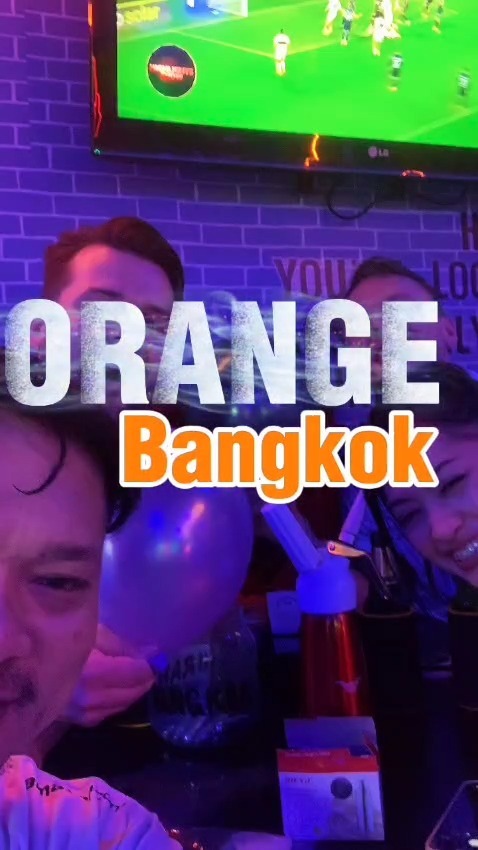 One day before Christmas… let’s drink 🎄✨
Festive cocktails, good music and holiday vibes tonight at Orange Bar.
📍 Sukhumvit 11/1

อีกแค่วันเดียวก็คริสต์มาสแล้ว… คืนนี้มาดื่มกัน 🎄✨
ค็อกเทลฟีลเทศกาล ดนตรีดีๆ และบรรยากาศคริสต์มาสที่ Orange Bar
📍 สุขุมวิท 11/1

#OrangeBar #OrangeBarBangkok #BangkokNightlife #Sukhumvit11 #BangkokBars #ChristmasVibes #BangkokParty #ThailandNightlife #บาร์กรุงเทพ #สุขุมวิท11