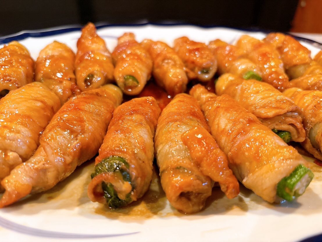 本日、個室以外はお席に余裕があります。
皆様のご来店お待ちしております♪

おひとりさま大歓迎！
カウンター席大人気

おばんざい、鉄板焼きメニュー
二階テーブル席、三階個室完備
一階カウンター席でもオーダー可能です

黒兵衛では
各種ご宴会のご予約承ります♪
コース1,000バーツ〜
飲み放題 300バーツor 400バーツ

二階テーブル席
三階9名様までの小宴会用個室ございます。

よろしくお願いします♪

12月もHappy hour 開催中です
17:00〜19:30

キリンビール大瓶　120B
ウィスキーハイボール　80B

Happy hour in December❗️
17:00〜19:30
Kirin Beer Big Bottle 120B
Whisky Hi-ball 80B

#バンコク創作料理居酒屋 #バンコク日本料理店 #バンコク小料理屋 #バンコクおひとりさま #バンコク1人飲み プラカノン バンコク日本人女性スタッフ常駐 バンコクおかみさん バンコクお好み焼き屋 バンコク鉄板焼き  バンコクおばんざい  japanesefood bangkok phrakhanong japaneserestaurant reopen happyhour obanzai bangkokokonomiyaki bangkokteppanyaki