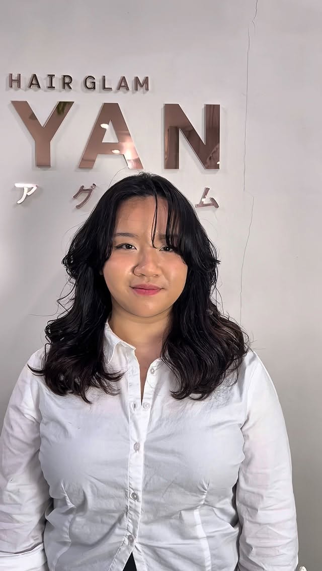 Signature S curl  Perm

By stylist : SAI

We use High quality products from Japan #milbon #arimino

Open hours :⏰
Everyday 9.30-18.30 น.
#fyp #innercolor #日経サロン #japanesefashion 
#สีผม  #สีผมสวยๆ #Treatment#ตัดผมสไตล์ญี่ปุ่น #ทำสีผมสไตล์ญี่ปุ่น#ออกแบบทรงผม #balayage #Airtouch #highlights #ยืดวอลลุ่ม #layerscut
#antiorange #antiyellow #milbonthailand #ariminothailand#สีผมยอดฮิต #ติดเทรนด์ #สีผมแฟชั่น #ร้านทำผมใกล้คุณ #color #haircolor #haircolorspecialist #กรุงเทพ #ร้านทำผมทองหล่อ