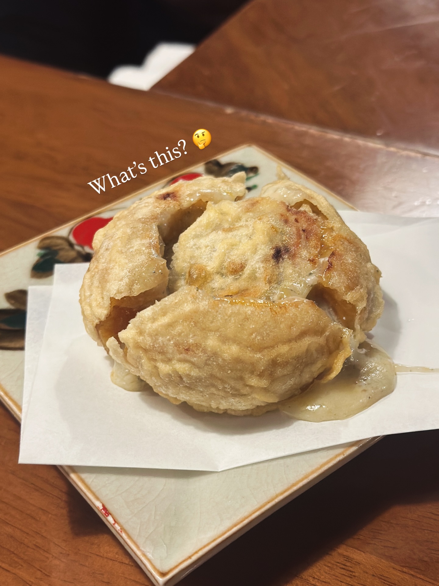 Sweet meets savory! 🤯 🇮🇹🇯🇵✨
.
Our original tempura features Japanese semi-dried persimmon stuffed with creamy Italian Gorgonzola🧀
.
This bold, unique creation completely won over our Italian friends😛🙏 #kenjislab