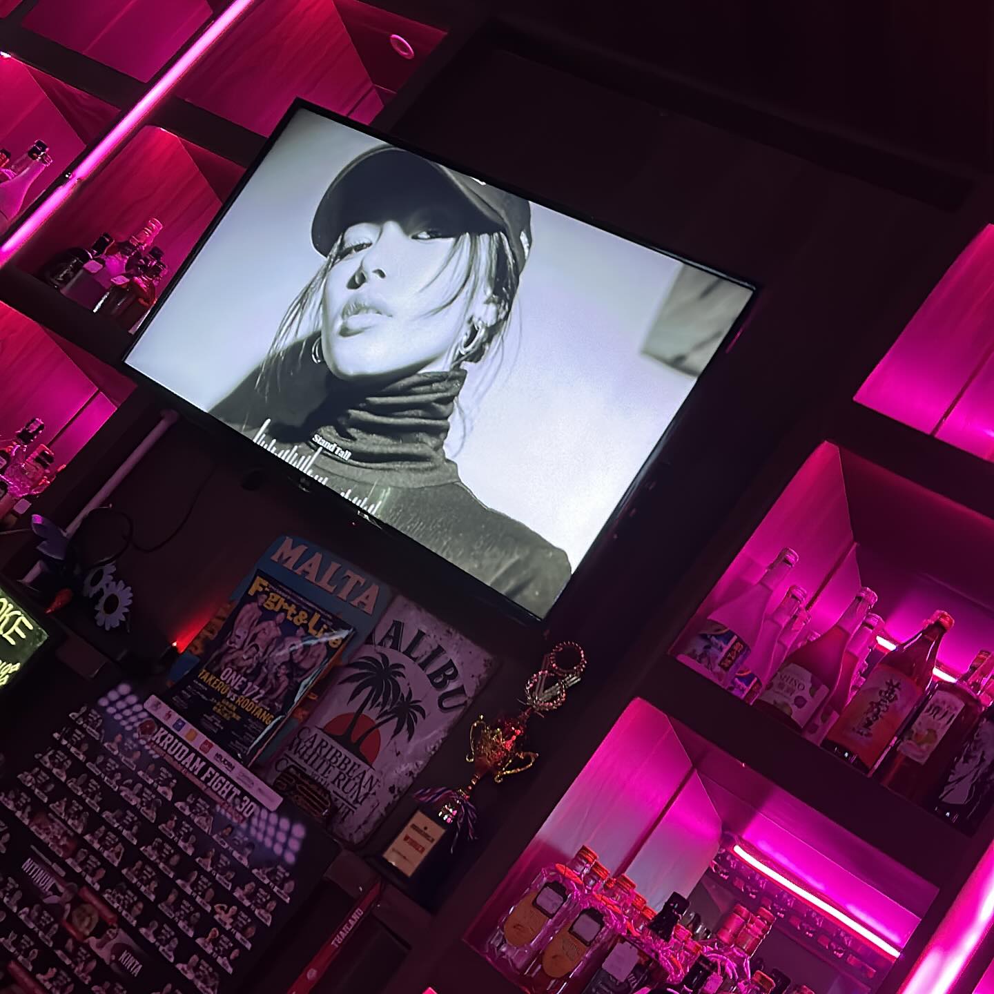 🎤皆さん、こんにちは！今月の予定、ぜひチェックしてみてください✨当店ではカラオケ🎶やダーツ🎯、さらには美味しいお酒🍻を楽しむことができます！ストレス発散や友人との楽しいひとときにぴったりです💖

特に12月は毎日オープンしておりますので、いつでもお立ち寄りいただけます！年末年始のお休みは12月28日から1月4日までです。この期間は充電期間として、より良いサービスを提供できるよう、スタッフ一同心を込めて準備を進めております⛄️

新しい年のスタートを楽しく迎えるために、ぜひお友達やご家族と一緒に遊びにいらしてください🎊スタッフ一同、皆様のご来店を心よりお待ちしております🌟

#カラオケ
#ダーツ
#お酒
#楽しい時間
#年末年始
#オープン
#友達と
#リラックス
#ストレス発散
#充実した時間