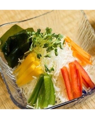🍽️ สัมผัสความอร่อยสดใหม่ในทุกคำที่คุณเลือก กับเรา 🥗 "Isshin Salad" ที่จัดเต็มไปด้วยความกรอบ สด และสุขภาพดี 🥬✨ 

เมนูพิเศษนี้มีส่วนผสมที่หลากหลาย 🌿 ทั้งกะหล่ำปลีซอย พริกหวานสีสันสดใส พริกหยวกใบเขียวสด และไควาเระที่เพิ่มความสดชื่น 💚 ที่สำคัญที่สุดคือ วากาเมะที่ให้รสชาติทะเลเบาๆ 🌊 ตอนนี้พร้อมเสิร์ฟให้คุณได้ลองลิ้มรสแล้ว 🍴 

นำเสนอความสดใสสดใหม่ของธรรมชาติในจานเดียว 🥢 เหมาะสำหรับทุกมื้ออาหาร ไม่ว่าจะเป็นมื้อเที่ยงหรือมื้อเย็น 🍱 อย่าพลาดที่จะเพิ่มมิติใหม่ทั้งอาหารตาและอาหารใจให้กับมื้ออาหารของคุณ 💖 

🍃 สนใจแวะมาที่ร้านหรือสั่งผ่านเดลิเวอรี่ก็ได้ แล้วพบกันนะคะ! 😄

🍽️ Experience fresh and delicious flavors in every bite you choose with us 🥗 "Isshin Salad" packed with crispness, freshness, and healthiness 🥬✨

This special menu comes with a variety of ingredients 🌿 including shredded cabbage, colorful bell peppers, fresh green chili peppers, and kaiware that adds a refreshing touch 💚 Most importantly, there is wakame that gives a gentle sea flavor 🌊 Now ready to be served for you to try and taste 🍴

Bringing you the bright freshness of nature in a single dish 🥢 Perfect for any meal, whether it's lunch or dinner 🍱 Don't miss out on adding a new dimension to both your eyes and your heart with this meal 💖

🍃 If you're interested, feel free to visit our restaurant or order through delivery services. See you soon! 😄

#和食
#サラダ
#一芯サラダ
#สุขภาพดี
#สดใหม่
#อร่อย
#อาหารญี่ปุ่น
#วากาเมะ
#ผักสด
#เมนูญี่ปุ่น
#สายสุขภาพ
#โฮมเมด
#คุณภาพดี
#รักสุขภาพ
#การทำอาหาร
#เมนูพิเศษ
#ข้าวญี่ปุ่น
#ครัวญี่ปุ่น
#อาหารเพื่อสุขภาพ
#ที่ร้านอาหาร
#สดชื่นและอร่อย