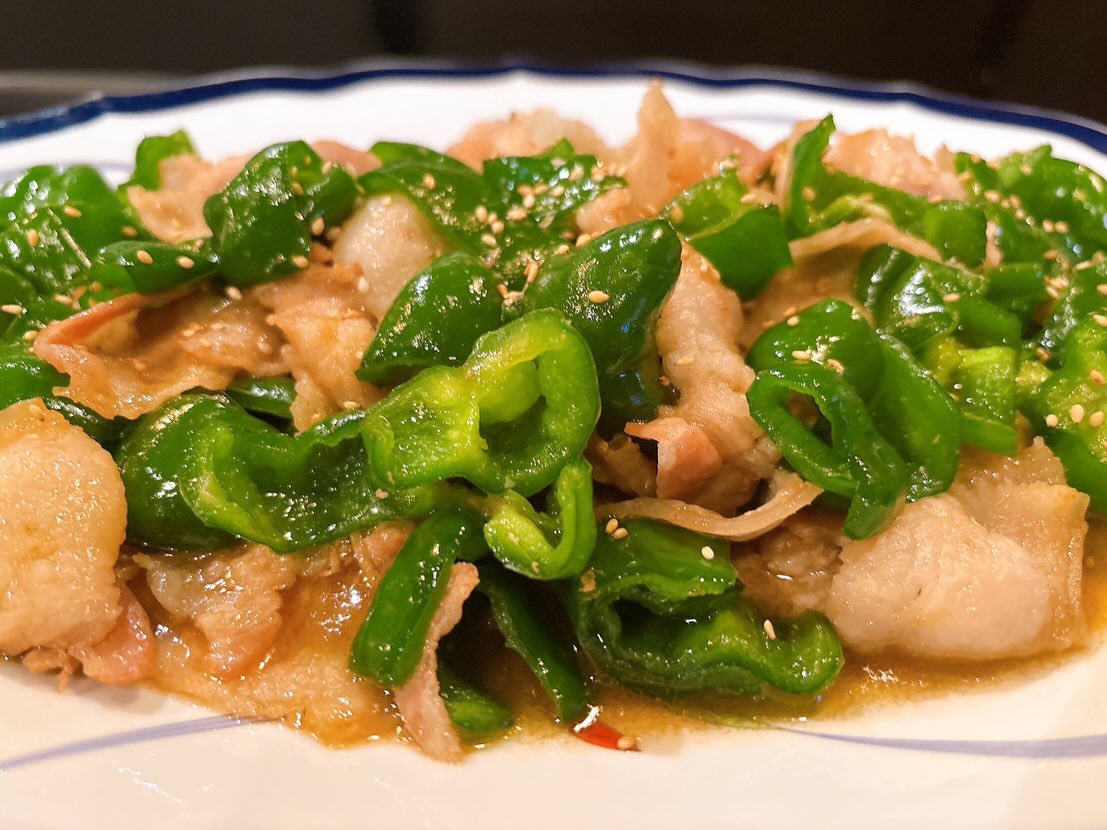 本日もおばんざい色々ご用意しております
皆様のご来店お待ちしてます♪

おひとりさま大歓迎！
カウンター席大人気

おばんざい、鉄板焼きメニュー
二階テーブル席、三階個室完備
一階カウンター席でもオーダー可能です

黒兵衛では
各種ご宴会のご予約承ります♪
コース1,000バーツ〜
飲み放題 300バーツor 400バーツ

二階テーブル席
三階9名様までの小宴会用個室ございます。

よろしくお願いします♪

11月もHappy hour 開催中です
17:00〜19:30

キリンビール大瓶　120B
ウィスキーハイボール　80B

Happy hour in November❗️
17:00〜19:30
Kirin Beer Big Bottle 120B
Whisky Hi-ball 80B

#バンコク創作料理居酒屋 #バンコク日本料理店 #バンコク小料理屋 #バンコクおひとりさま #バンコク1人飲み プラカノン バンコク日本人女性スタッフ常駐 バンコクおかみさん バンコクお好み焼き屋 バンコク鉄板焼き  バンコクおばんざい  japanesefood bangkok phrakhanong japaneserestaurant reopen happyhour obanzai bangkokokonomiyaki bangkokteppanyaki