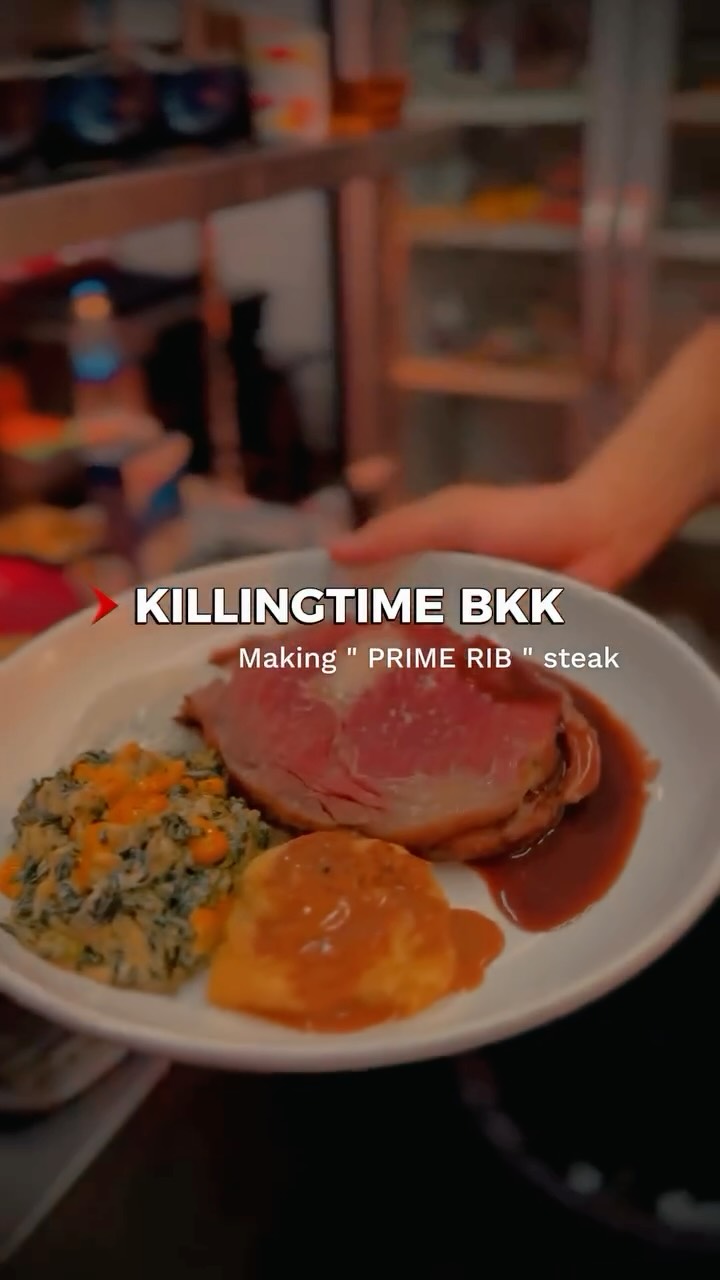 Enjoy a rare Wagyu prime rib steak in Thonglor and you're sure to have a wonderful evening.

เพลิดเพลินไปกับสเต็กเนื้อวากิวชั้นดีที่ทองหล่อ แล้วคุณจะมีค่ำคืนที่แสนวิเศษอย่างแน่นอน

とても貴重な和牛のプライムリブステーキをトンローで楽しもう。きっと素敵な夜を過ごせるはずです。

#killingtimebkk