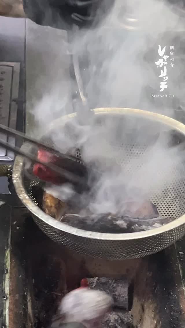 🍁秋のおまかせコース🍁
旬の食材を贅沢に使用し、彩り豊かに仕立てた特別なコース。
和モダンの上質な個室で、接待や記念日にふさわしい優雅なひとときをお過ごしください。

🍁Autumn Chef’s Special Course🍁
A luxurious course crafted with seasonal ingredients, beautifully presented in vibrant colors.
Enjoy an elegant experience in our modern Japanese private rooms, perfect for business meetings or special celebrations.

-*-*-*-*-*-*-*-*-*-*-*-*-*-*-
📝 For reservations and inquiries,
contact us on LINE!
＠shakarich
*-*-*-*-*-*-*-*-*-*-*-*-*-*-*-*-

🍴SHAKARICH
📍Shilom Surawong
🕚11:00-Late
📞02-086-7898
🚪15 Private Rooms
(From 2P up to 20P)
🅿️Charn Issara Tower 1
🚄4 min walk from BTS Sala Deang
📱097-053-9928(Japanese)

📍Thonglor Soi 14
🕚11:00-late
📞02-045-4032
📱097-053-9928(Japanese)
🚪12 Private Rooms
(From 2P up to 22P)
🅿️Thonglor13 Home Plac

#shakarich #AutumnCourse #SeasonalIngredients #JapaneseCuisine #PrivateRoom #ElegantDining #SpecialOccasion