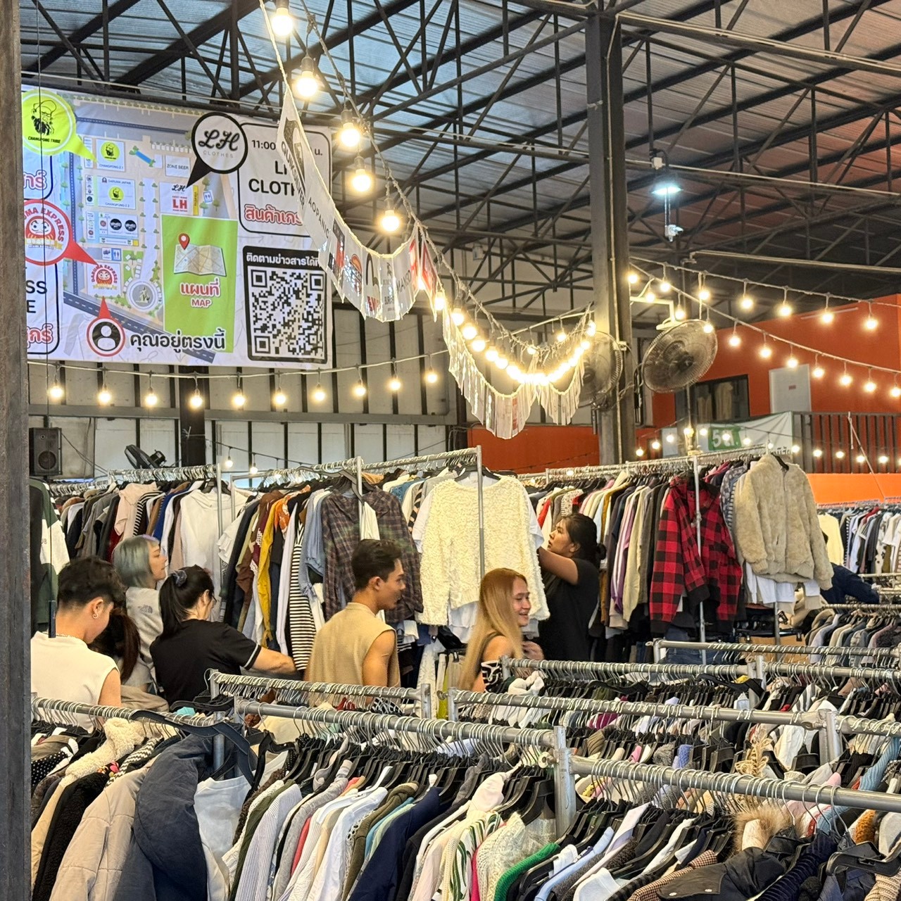 🎉ลดกระหน่ำพฤหัสบดีนี้! 🚀 เชิญมาซื้อสินค้าล็อตใหม่ที่พร้อมจัดโปรราคากันแล้ว 🎈 ใครกำลังมองหาดีลดีๆ ห้ามพลาด! 
⏰ ช่วงเช้า (10:00-16:00) พบกับส่วนลดสูงสุดถึง 95% ในราคากิโลละ 15฿ หรือขีดละเพียง 1.5฿ 👀✨
🌟 ช่วงเย็น(17:00-22:00) พบกับมหกรรมลดหนัก 1฿ ทุกรายการทั้งร้าน 💸
ไม่ต้องเสียเวลาเดินทางไกล พิกัดร้านอยู่ที่ ไมอามี่ เบย์ไซด์ บางปู จ.สมุทรปราการ 📍 มาเดินเล่นช้อปปิ้งแถมยังได้ของดีราคาถูกติดไม้ติดมือไปอีกด้วย
สนใจสอบถามเพิ่มเติม คลิกลิงค์ได้เลย🎯 https://linktr.ee/DarumaExpressMiamibayside 
มาเติมเต็มความสุขในวันพฤหัสบดีนี้กับเราได้ที่นี่ พร้อมรับประกันความคุ้มค่าที่สุดในสามโลก! 🌎🔥
#Saleวันพฤหัส
#ช้อปด่วน
#ไมอามี่เบย์ไซด์
#ราคาน่ารัก
#ของดีราคาถูก