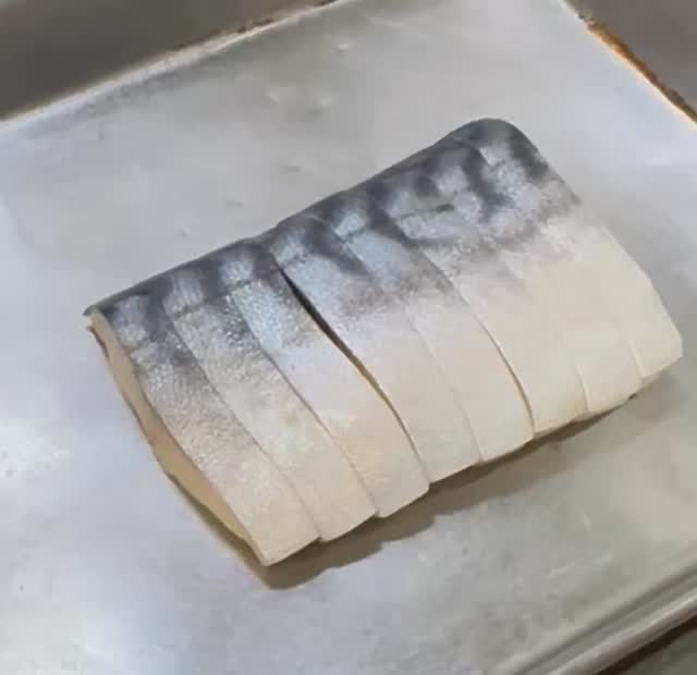 "ซาบะดองเบิร์นไฟหอมๆ" เมนูเด่นที่คุณต้องลอง 💫 ปลาซาบะชิ้นโตๆก่อนจะนำไปเบิร์นด้วยไฟร้อนๆ จนหอมฟุ้ง ใครที่รักในกลิ่นหอมอันเย้ายวนและรสชาติกลมกล่อม ห้ามพลาดเชียวนะ 😋💥 แต่บอกก่อนว่า เมนูนี้ขายดีสุดๆ รีบมาลองก่อนจะหมดนะจ๊ะ แล้วจะได้ถ่ายรูปเก๋ๆ ไว้อวดเพื่อนๆ ด้วยกันอีกด้วย 📸😄 ไม่ได้แค่เสิร์ฟแค่เมนูอร่อย เรายังเสิร์ฟประสบการณ์เหนือระดับให้คุณทุกคน อย่าพลาดโอกาสนี้ เข้ามาเปิดประสบการณ์ท้องอิ่มใจฟูด้วยกันที่นี่          🍲

「香ばしく炙ったシメサバ」あなたがぜひ試してほしいおすすめメニュー 💫 大ぶりのサバを熱い火で炙って、香りが広がるまで仕上げます。香り豊かでまろやかな味わいを愛する方には、絶対に見逃せませんよ 😋💥 ただし、このメニューはとても人気なので、売り切れる前に急いでお試しくださいね。おしゃれな写真を撮って友達に自慢することもできますよ 📸😄

美味しいメニューをご提供するだけでなく、私たちは皆さんに格別な体験もお届けしています。このチャンスをお見逃しなく、ここでお腹も心も満たされる体験を一緒にしましょう 🍲

#อาหารญี่ปุ่น
#ซาบะดอง
#和食
#JapaneseFood
#ซาชิมิ
#อาหารสดใหม่
#เมนูอาหารญี่ปุ่น
#ซาบะดองเบิร์น
#บรรยากาศอบอุ่น
#ความอร่อยที่ลงตัว
#Chofu 
#Chofujpark