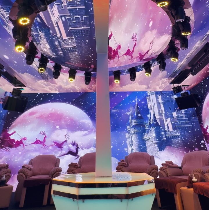 🎄 Welcome to the Show of Dreams 🎅
Reindeer flying through the galaxy, castles glowing under stardust, and chairs that witness the wildest dance battles.
This is beyond entertainment.
It’s not just a massage.
It’s a freakin’ show.
✨🪐💃🕺

#bangkoktrip #Massage #entertainment #Dance #Instaworthy