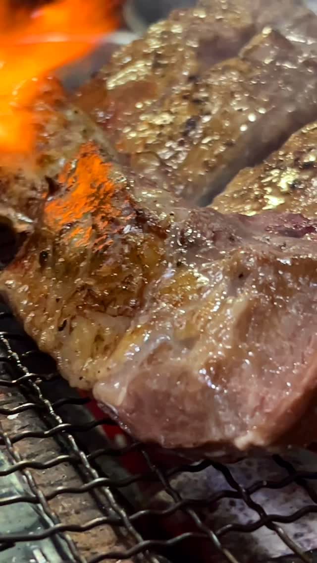 日本直送の旬の食材を贅沢に使用した、
目と舌で愉しむ Omakase Course 1,800 Baht⁺⁺～
日本の伝統的な接客を極めたスタッフによる心尽くしのおもてなし。
和モダンの落ち着いた個室で、特別な日や大切な接待のひとときを、優雅にお過ごしください。

อาหารตามฤดูกาล Omakase Course 1,800 Baht⁺⁺～ ใช้วัตถุดิบสดใหม่จากญี่ปุ่นอย่างหรูหรา
บริการด้วยใจจากพนักงานที่เชี่ยวชาญการต้อนรับแบบญี่ปุ่น
ในห้องส่วนตัวสไตล์วาโซโมเดิร์น เหมาะสำหรับวันพิเศษหรือการเลี้ยงรับรองสำคัญ

Indulge in our seasonal Omakase Course 1,800 Baht⁺⁺～ featuring the finest fresh ingredients directly from Japan.
Experience heartfelt hospitality from our staff trained in traditional Japanese service.
Enjoy a serene and modern Japanese-style private room, perfect for special occasions and important business meetings.

-*-*-*-*-*-*-*-*-*-*-*-*-*-*-
📝 For reservations and inquiries,
contact us on LINE!
＠shakarich
*-*-*-*-*-*-*-*-*-*-*-*-*-*-*-*-

🍴SHAKARICH
📍Shilom Surawong
🕚11:00-Late
📞02-086-7898
🚪15 Private Rooms
(From 2P up to 20P)
🅿️Charn Issara Tower 1
🚄4 min walk from BTS Sala Deang
📱097-053-9928(Japanese)

📍Thonglor Soi 14
🕚11:00-late
📞02-045-4032
📱097-053-9928(Japanese)
🚪12 Private Rooms

#Shakarich #Thonglor #Surawong #OmakaseCourse #個室 #和モダン #季節のおまかせ #接待 #JapaneseCuisine #อาหารญี่ปุ่น