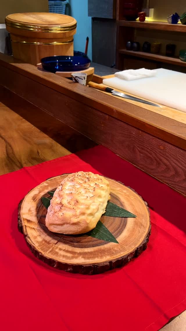 🍶 個室和食 SHAKARICH
人気の飲み放題付コースがリニューアル

【4名様以上のご予約で】
✨ 飲み放題30分延長・たっぷり2時間半

🍽 豪華コース 飲み放題付 1,800Baht⁺⁺
A4等級以上の黒毛和牛・塩釜ローストビーフは、
お客様の目の前で塩釜を割って仕上げる臨場感あふれる一皿。
本鮪のコンフィサラダは氷を敷いた器で仕上げ、
シャキッと冷えた“出来立て”をご提供。
白湯鍋の〆には、パルメジャーノ・レッジャーノ窯のリゾットを。
—— 全9品。

目でも舌でも愉しめる、特別なコースを
落ち着いた和モダンの個室でぜひご堪能ください。

🍶 ร้านอาหารญี่ปุ่นห้องส่วนตัว SHAKARICH
คอร์สยอดนิยมแบบเครื่องดื่มไม่อั้น โฉมใหม่

【จองตั้งแต่ 4 ท่านขึ้นไป】
✨ เครื่องดื่มไม่อั้น เพิ่มเวลา 30 นาที รวม 2 ชั่วโมงครึ่ง

🍽 Goka Course พร้อมเครื่องดื่มไม่อั้น 1,800 Baht⁺⁺
วากิวญี่ปุ่นเกรด A4 ขึ้นไป โรสต์บีฟห่อเกลือ
เปิดเกลือเสิร์ฟต่อหน้าลูกค้า เพิ่มประสบการณ์สุดพิเศษ
สลัดทูน่าคอนฟีต์ เสิร์ฟในภาชนะรองน้ำแข็ง สด ใหม่ ทุกคำ
ปิดท้ายด้วยหม้อซุปไก่ และริซอตโต้ Parmigiano Reggiano เข้มข้น
— รวมทั้งหมด 9 เมนู

คอร์สระดับพรีเมียม ที่อร่อยทั้งสายตาและรสชาติ
ในบรรยากาศห้องส่วนตัวสไตล์ญี่ปุ่นโมเดิร์น

🍶 Private Japanese Dining SHAKARICH
Our popular all-you-can-drink course has been renewed.

【For reservations of 4 guests or more】
✨ All-you-can-drink extended by 30 minutes — total 2.5 hours

🍽 Goka Course with All-You-Can-Drink | 1,800 Baht⁺⁺
A4-grade Japanese wagyu salt-crusted roast beef,
dramatically cracked open at your table for a premium experience.
Chilled tuna confit salad served over ice, freshly prepared on the spot.
Finish with a rich chicken broth hot pot and a Parmigiano Reggiano risotto.
— A total of 9 refined dishes.

A premium course that delights both the eyes and the palate,
served in elegant Japanese-modern private rooms.

-*-*-*-*-*-*-*-*-*-*-*-*-*-*-
📝 For reservations and inquiries,
contact us on LINE!
＠shakarich
*-*-*-*-*-*-*-*-*-*-*-*-*-*-*-*-

🍴SHAKARICH
📍Shilom Surawong
🕚11:00-Late
📞02-086-7898
🚪15 Private Rooms
(From 2P up to 20P)
🅿️Charn Issara Tower 1
🚄4 min walk from BTS Sala Deang
📱097-053-9928(Japanese)

📍Thonglor Soi 14
🕚11:00-late
📞02-045-4032
📱097-053-9928(Japanese)
🚪12 Private Rooms

#SHAKARICH #GokaCourse #AllYouCanDrink
#個室和食 #飲み放題 #JapaneseDining
#Thonglor #Surawong