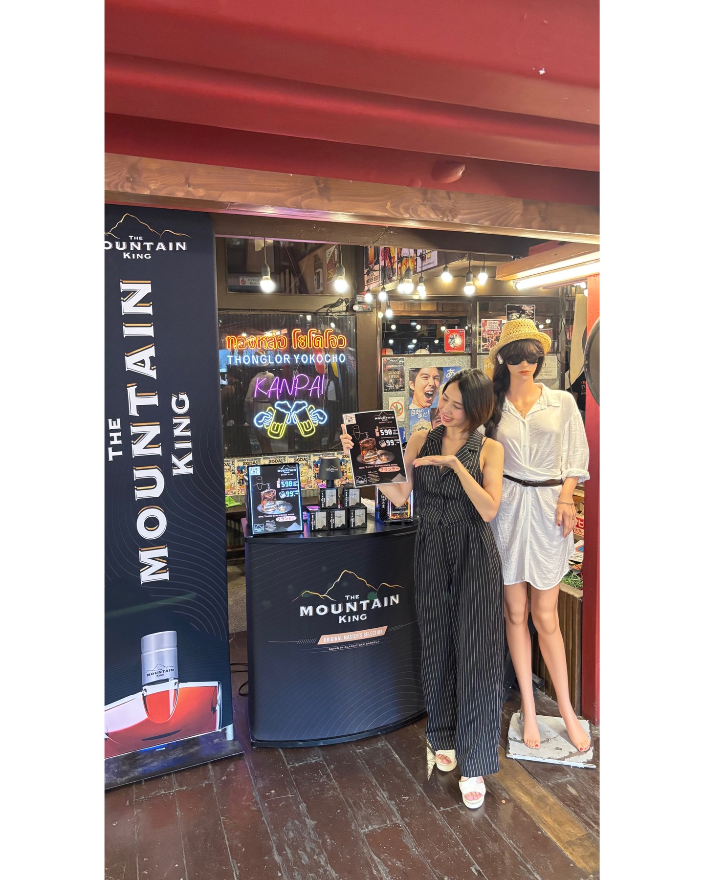 🔥【Friday & Saturday Exclusive Promotion】🔥
✨ The Mountain King V.S.O.P ✨
🥂 1 GLASS 99฿
🍾 1 BOTTLE (350ml) 590฿

Book now via LINE👏🎉

Open for lunch at our izakaya on Saturdays and Sundays‼️
Daytime drinking is totally welcome🍻
Open continuously from 11:30 AM to 11:30 PM🔥

17:00-19:00 is Explosive Happy Hour😍
It's a super hot Buy 1 Get 2 deal🍺🍻
Beer, Chuhai, and various Highballs available‼️
Families, kids, and your dogs🐶 are all super welcome👍

Cheers at Thonglor Yokocho this weekend🍻🎶

##thongloryokocho  #thonglor #japaneseizakaya  #トン横 #トンロー横丁 #bangkoknightlife #居酒屋 #小酒館  #이자카야 #이자카야맛집