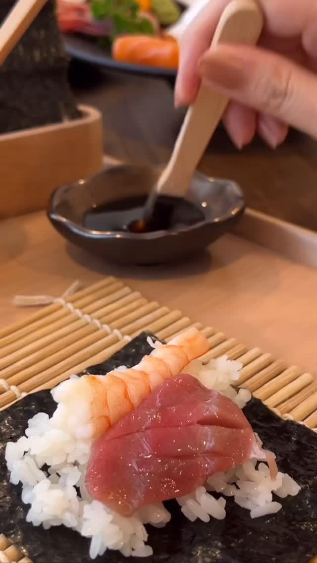 Temagokoro ร้านอาหารญี่ปุ่นสไตล์โฮมมี่ที่ให้คุณสนุกกับ DIY Temaki Sushi ม้วนเองได้ตามใจ พร้อมเมนู ดงบุริ ซูชิ ซาชิมิ ที่คัดวัตถุดิบนำเข้า สดใหม่ทุกสัปดาห์ ให้อารมณ์เหมือนกินที่ญี่ปุ่นจริงๆ 🍣✨
ถ้าอยากลองประสบการณ์ที่ทั้ง “สนุก สด และไม่เหมือนใคร” ต้องมาลองด้วยตัวเองนะครับ

📍 Temagokoro – Sukhumvit 31
📞 โทร: 098-796-2994
📱 LINE: @temagokoro
📸 IG: Temagokoro
🔵 FB: Temagokoro

At Temagokoro, enjoy a cozy Japanese dining experience with our signature DIY Temaki Sushi — roll it your way!
Plus a variety of fresh Donburi, Sushi, and Sashimi, made with premium ingredients imported weekly for true Japanese quality 🍣✨
If you’re looking for freshness, creativity, and a unique dining moment, this is the place to be!

📍 Temagokoro – Sukhumvit 31, Bangkok
📞 Tel: 098-796-2994
📱 LINE: @temagokoro
📸 IG: Temagokoro
🔵 FB: Temagokoro

#temagokoro #sushi #sukhumvit #japanfood #handroll #sukhumvit31 #prompong #lunch #dinner