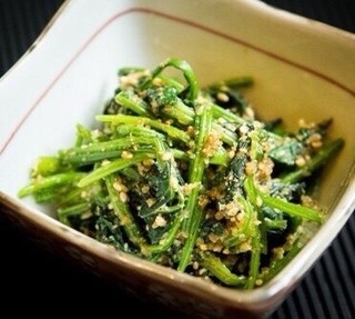 今日のおすすめは、ほうれん草の胡麻和えです🥗✨。新鮮なほうれん草を厳選し、香ばしい胡麻の風味と絶妙な甘さで味付けをしています。この一品は、お浸しとして楽しむだけでなく、健康志向の皆様にぴったりのヘルシーな選択でもあります💚。日本の伝統的な調理技法と現代の味覚を組み合わせ、食べごたえのある一皿に仕上げました。ぜひ、お食事の際には他のメニューと一緒にお楽しみください🍴。

美味しさと健康を両立させた和の味わいを体験しにいらしてください。心を込めてお作りしたお料理で、皆様に素敵なひとときをお届けします🇯🇵。ご来店を心よりお待ちしております😊。

#和食
#ほうれん草
#胡麻和え
#ヘルシー
#伝統料理
#和食店
#お浸し
#健康志向
#家庭料理
#野菜料理
#日本料理
#香ばしさ
#甘め
#健康食
#新鮮
#サイドディッシュ
#お勧めメニュー
#美味しい
#グルメ
#食の喜び
#旬の食材
#丁寧な仕事
#現代の味わい
#身体に優しい
#美味しい時間
#郷土料理
#心を込めて
#お食事タイム