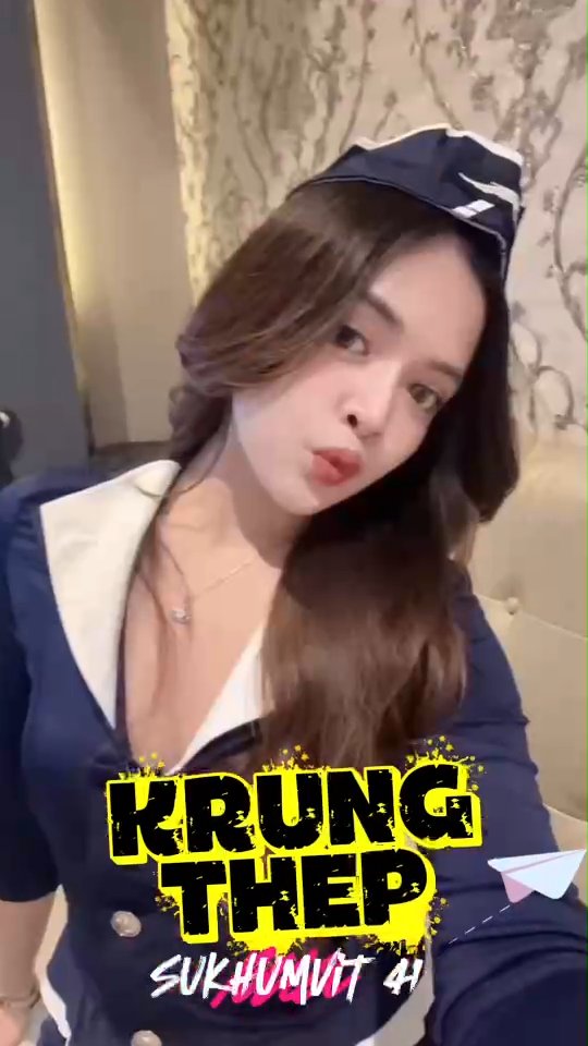 今日も大人気イベント✈️
キャビンアテンダントのコスプレDay最終日！

バンコク・プロンポン（Sukhumvit 41）の
スナック＆カラオケ「Krung Thep」で、
可愛いCAと一緒に乾杯しませんか？

土曜日の夜は特別。
言葉が不安でも大丈夫。
笑顔とお酒があれば楽しめます🍸

今夜、どこに行こうか迷ったらここ。
プロンポンで特別な週末を✈️

📍Sukhumvit 41, Phrom Phong, Bangkok
🕖19:30〜離陸するまで

Tonight again✈️
Cabin Attendant cosplay event continues.

At “Krung Thep Snack & Karaoke” in
Phrom Phong (Sukhumvit 41), Bangkok,
come enjoy drinks with cute CA staff🍸

Saturday night is special.
No worries if you don’t speak the language.
A smile and a drink make everything fun.

If you're deciding where to go tonight,
this is the place✈️

📍Sukhumvit 41, Phrom Phong, Bangkok
🕖19:30–Until takeoff

#CabinAttendant #BangkokNightlife #PhromPhong #Sukhumvit41 #KrungThep #BangkokSnackBar #BangkokKaraoke #BangkokGirls #CosplayNight #SaturdayInBangkok #プロンポン飲み #バンコク土曜日 #曼谷夜生活 #曼谷喝酒 #BangkokWeekend