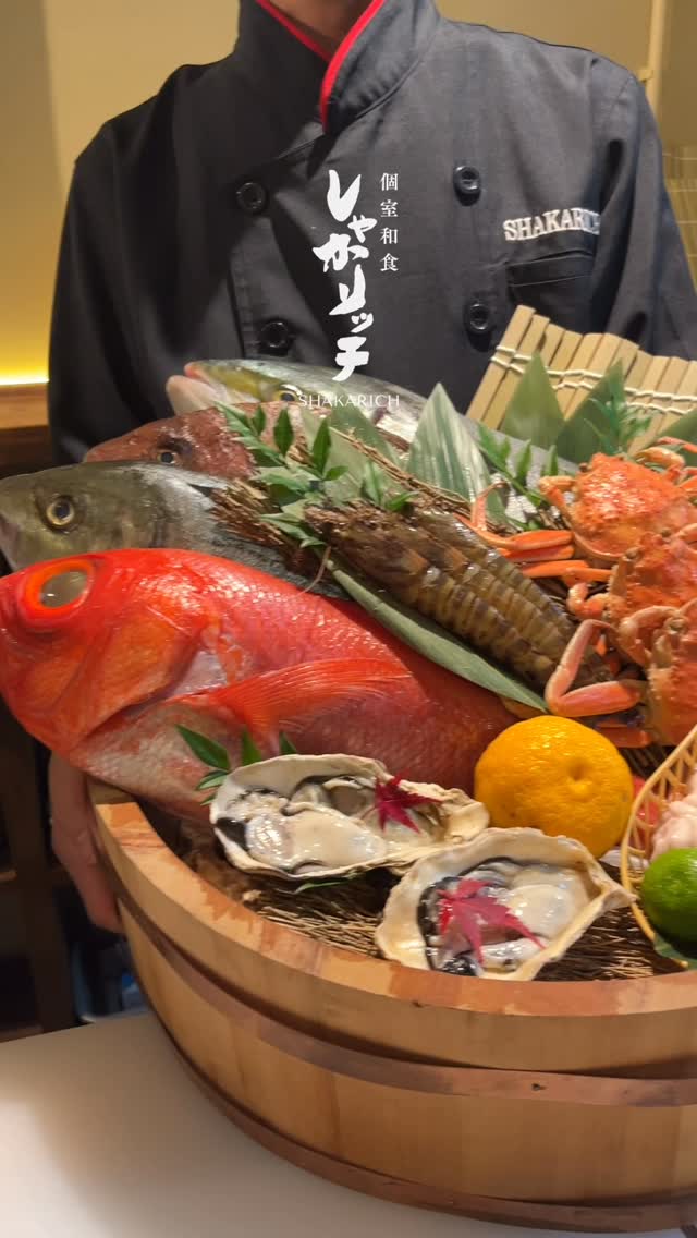 Japanese Restaurant Shakarichでは、落ち着いた雰囲気の 個室 にて、本格和食をゆったりとご堪能いただけます。
週に2回日本から直送される 新鮮鮮魚の Sashimi、旬の食材を生かした洗練の Omakase コース、気軽に楽しめる Izakaya メニューまで、多彩なお料理をご用意しております。

ที่ Japanese Restaurant Shakarich
ท่านสามารถเพลิดเพลินกับอาหารญี่ปุ่นต้นตำรับใน ห้องส่วนตัว ที่เงียบสงบ
เรามี Sashimi จากปลาสดใหม่ ส่งตรงจากญี่ปุ่น 2 ครั้งต่อสัปดาห์ คอร์ส Omakase ที่ใช้วัตถุดิบตามฤดูกาล และเมนู Izakaya ที่รับประทานง่ายให้เลือกหลากหลาย

At Japanese Restaurant Shakarich, guests can enjoy authentic Japanese cuisine in elegant private rooms.
Fresh Sashimi from premium fish , delivered from Japan twice a week, seasonal Omakase courses, and casual Izakaya dishes are all available for a diverse dining experience.

-*-*-*-*-*-*-*-*-*-*-*-*-*-*-
📝 For reservations and inquiries,
contact us on LINE!
＠shakarich
*-*-*-*-*-*-*-*-*-*-*-*-*-*-*-*-

🍴SHAKARICH
📍Shilom Surawong
🕚11:00-Late
📞02-086-7898
🚪15 Private Rooms
(From 2P up to 20P)
🅿️Charn Issara Tower 1
🚄4 min walk from BTS Sala Deang
📱097-053-9928(Japanese)

📍Thonglor Soi 14
🕚11:00-late
📞02-045-4032
📱097-053-9928(Japanese)
🚪12 Private Rooms

#個室 #Omakase #Izakaya #Sashimi #Shakarich #Thonglor #Surawong #和食 #JapaneseDining
