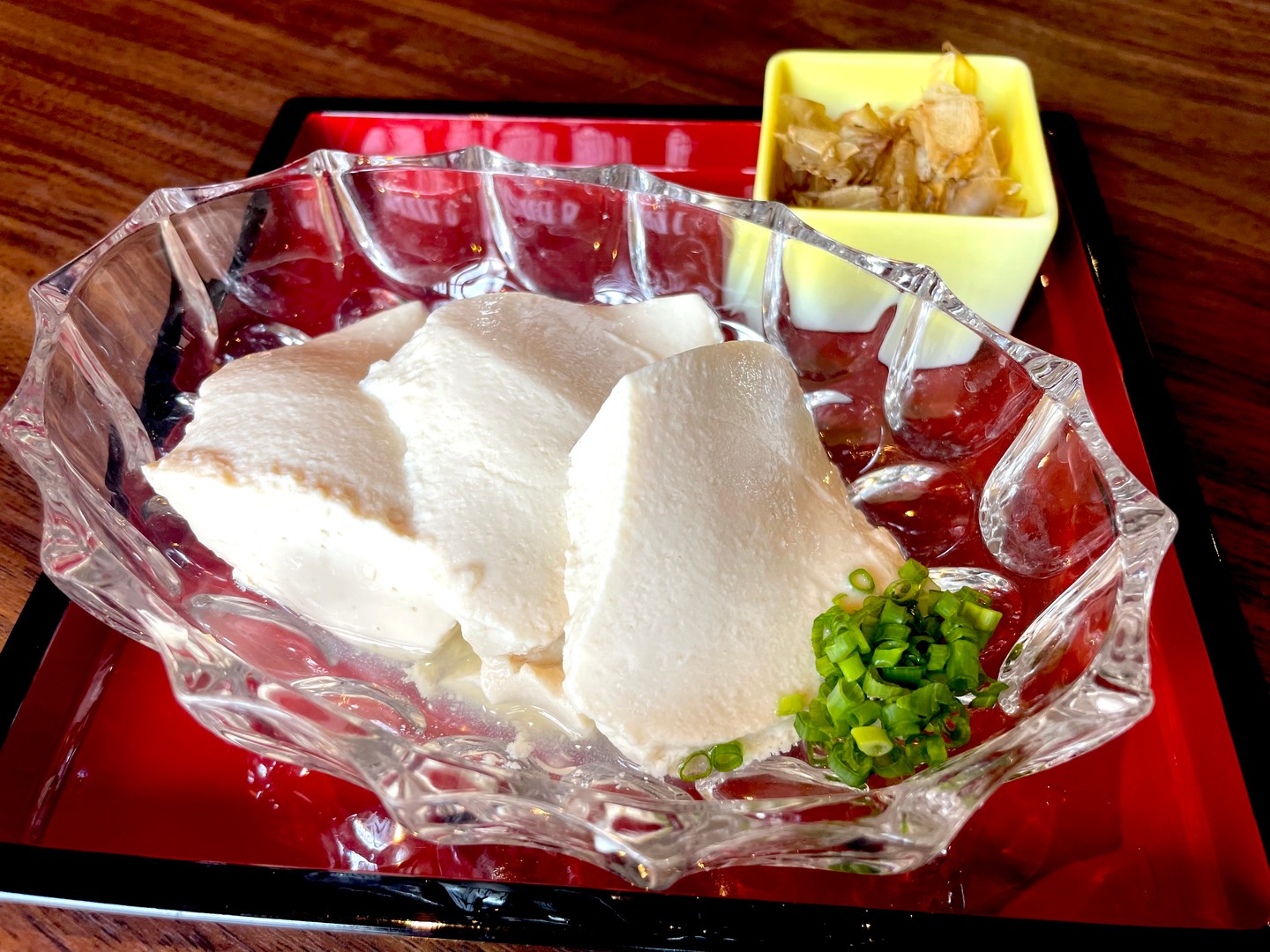 คุณเคยลองทำเต้าหู้โฮมเมดกันหรือยัง? ถ้ายังไม่เคย ต้องมาลองที่ร้านเรานะคะ 🏮 เต้าหู้ที่นี่ไม่เหมือนใคร เพราะเราทำกันสด ๆ ทุกวันด้วยวัตถุดิบที่คัดสรรมาเป็นอย่างดี เพื่อความอร่อยที่แตกต่าง 😋 ละลายในปาก นุ่มลิ้น และพร้อมด้วยรสชาติที่เป็นเอกลักษณ์ของเต้าหู้แท้ ๆ 🇯🇵

自家製豆腐を作ったことはありますか？ もしまだなら、ぜひ当店でお試しくださいね 🏮 ここでの豆腐は他とは違います。毎日厳選した素材を使い、その日のうちに手作りしていますので、格別なおいしさをお楽しみいただけます 😋 口の中でとろける、なめらかな食感と、本物の豆腐ならではの独特な味わいが自慢です 🇯🇵


#ญี่ปุ่นอร่อยเว่อร์
#เต้าหู้โฮมเมด
#ชิมเมนูใหม่
#เมนูเด็ดที่ต้องลิ้มลอง
#โชฟู
#Chofu 
#Chofujpark