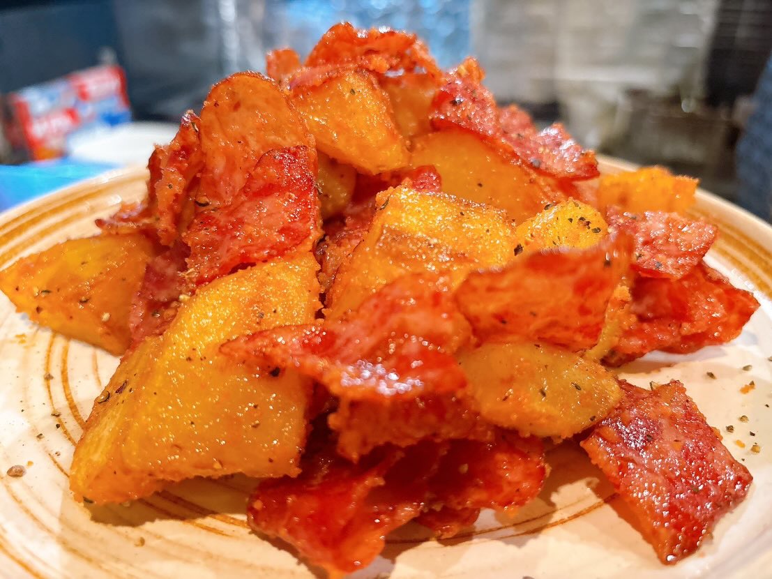 電気系が故障して、復旧したら
次は水道系が故障…
毎日どこかが故障する😭

今日もええ店になるよう頑張ります💪
皆様のご来店お待ちしております♪

おひとりさま大歓迎！
カウンター席大人気

おばんざい、鉄板焼きメニュー
二階テーブル席、三階個室完備
一階カウンター席でもオーダー可能です

黒兵衛では
各種ご宴会のご予約承ります♪
コース1,000バーツ〜
飲み放題 300バーツor 400バーツ

二階テーブル席
三階9名様までの小宴会用個室ございます。

よろしくお願いします♪

12月もHappy hour 開催中です
17:00〜19:30

キリンビール大瓶　120B
ウィスキーハイボール　80B

Happy hour in December❗️
17:00〜19:30
Kirin Beer Big Bottle 120B
Whisky Hi-ball 80B

#バンコク創作料理居酒屋 #バンコク日本料理店 #バンコク小料理屋 #バンコクおひとりさま #バンコク1人飲み プラカノン バンコク日本人女性スタッフ常駐 バンコクおかみさん バンコクお好み焼き屋 バンコク鉄板焼き  バンコクおばんざい  japanesefood bangkok phrakhanong japaneserestaurant reopen happyhour obanzai bangkokokonomiyaki bangkokteppanyaki