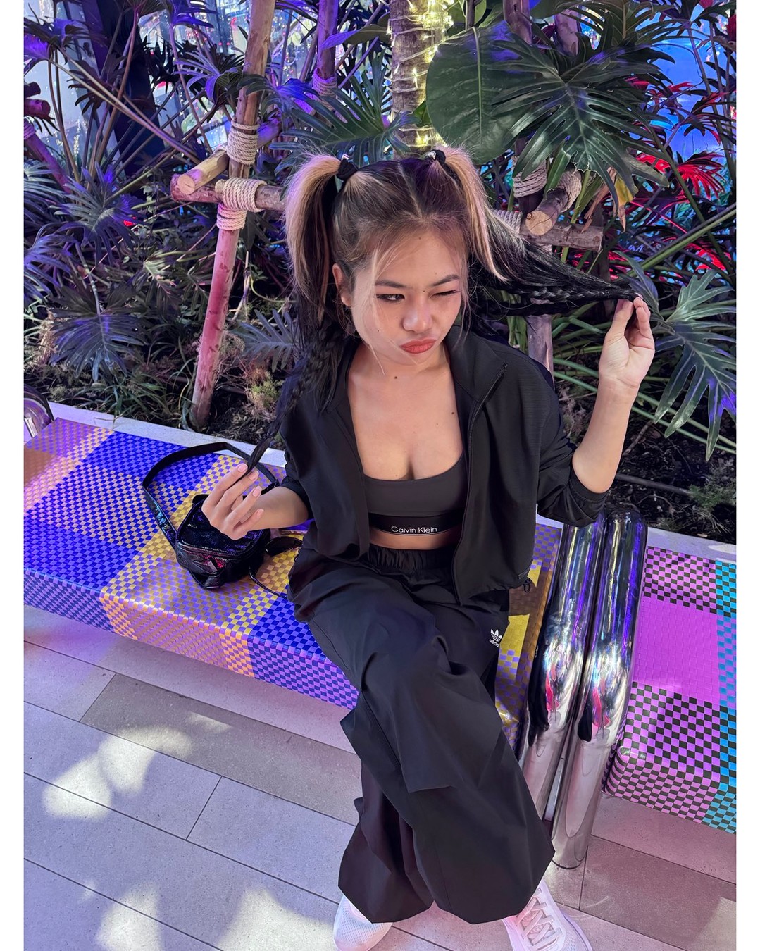 サワディーカップ🇹🇭🌟 いよいよ12月、心がウキウキする季節がやってきましたね⛄️ 街全体がクリスマスの華やかさに包まれています✨ そんな時期だからこそ、今年も頑張った自分に素敵なご褒美を✨

ZARAヤングプレイスでは、皆さまを可愛いキャストたちが心を込めてお迎えいたします💕 楽しい時間を過ごしていただけること間違いなしです！ただいま、2名様以上でお得になるプロモーションも開催中ですので、お友達も誘ってぜひご来店ください💋

この冬、特別なひと時をもっと特別にするために、ぜひお立ち寄りください🌸皆さまとお会いできるのを楽しみにしております。お待ちしております✨

#ZARAyoungplace
#曼谷夜生活
#曼谷酒吧
#instagood
#trending
#viral
#BangkokNightlife
#ガールズバー
#年末
#クリスマス
#ZARAヤングプレイス
#12月
#サプライズ
#特別な時間
#新しい出会い