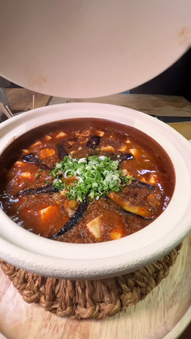 落ち着いた個室で、職人が手がける本格和食をゆったりとご堪能いただける Japanese Restaurant Shakarich。
ただいま、好評の飲み放題付きプランを 4名様以上のご予約に限り、30分無料延長（合計2時間30分） にてご提供しております。
上質なひとときを、より贅沢にお楽しみください。

ที่ Japanese Restaurant Shakarich ท่านจะได้ดื่มด่ำกับอาหารญี่ปุ่นแบบดั้งเดิมอย่างละเมียดละไม ภายในห้องส่วนตัวบรรยากาศสงบหรูหรา
ขณะนี้ เราขอมอบสิทธิพิเศษสำหรับลูกค้าที่จอง ตั้งแต่ 4 ท่านขึ้นไป รับ ฟรี! การต่อเวลาเครื่องดื่มไม่อั้นเพิ่มอีก 30 นาที รวมเป็น 2 ชั่วโมง 30 นาที
เชิญสัมผัสช่วงเวลาอันประณีตและหรูหรากับเรา

At Japanese Restaurant Shakarich, guests can enjoy authentic Japanese cuisine in the comfort of our refined private dining rooms.
For a limited time, parties of 4 guests or more will receive a complimentary 30-minute extension on our popular free-flow drink plan, for a total of 2 hours and 30 minutes.
Experience an elevated and luxurious dining moment with us.
-*-*-*-*-*-*-*-*-*-*-*-*-*-*-
📝 For reservations and inquiries,
contact us on LINE!
＠shakarich
*-*-*-*-*-*-*-*-*-*-*-*-*-*-*-*-

🍴SHAKARICH
📍Shilom Surawong
🕚11:00-Late
📞02-086-7898
🚪15 Private Rooms
(From 2P up to 20P)
🅿️Charn Issara Tower 1
🚄4 min walk from BTS Sala Deang
📱097-053-9928(Japanese)

📍Thonglor Soi 14
🕚11:00-late
📞02-045-4032
📱097-053-9928(Japanese)
🚪12 Private Rooms

#Shakarich #個室和食 #PrivateDining #JapaneseRestaurant #飲み放題 #FreeFlowDrinks #BangkokDining #Thonglor #Surawong #ห้องส่วนตัว