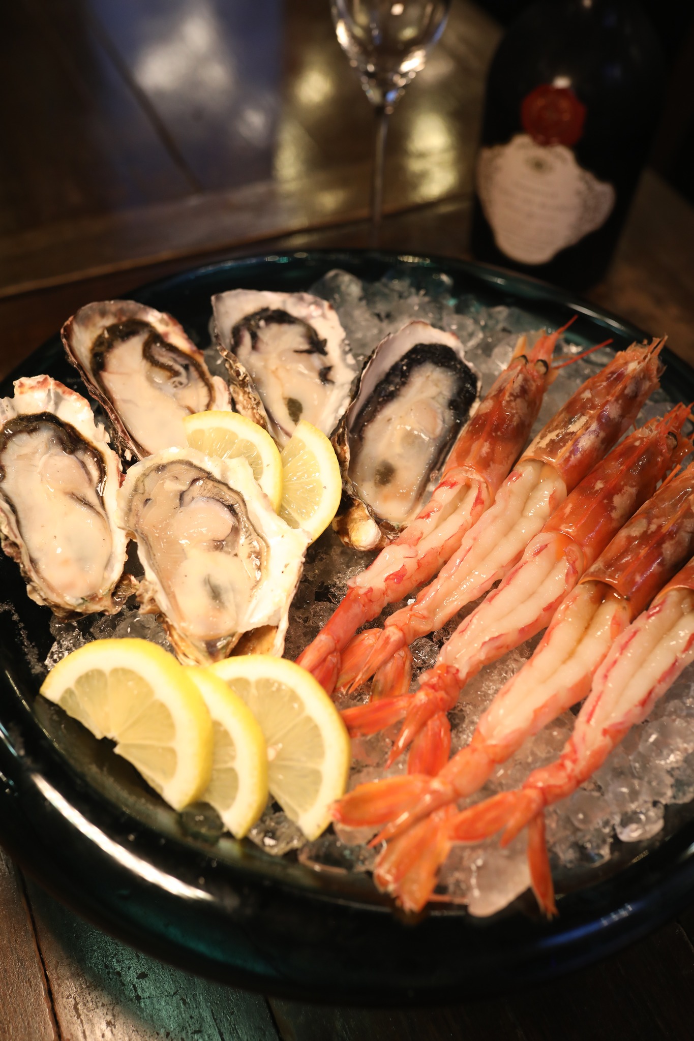 こんにちは、LABURIです🌟

本日はお得なメニューをご紹介します！

『新鮮な生牡蠣と生有頭赤海老の海鮮プラッター🦪🦐』
 
牡蠣と海老をそれぞれ5つずつセットにして、480Bというお得な価格でご提供いたします。新鮮な味わいを心からお楽しみいただける一品です✨ 牡蠣LOVER、海老LOVERの皆さまには絶対に見逃せない贅沢な一皿となっています。是非ご堪能ください💙 
友人やご家族と一緒に、楽しい時間を過ごしながら美味しい海の幸を味わってくださいね。皆さまのご来店を心よりお待ちしております！🎉

Hello, this is LABURI🌟

Today, we would like to introduce a special value menu!

"Fresh Raw Oysters and Raw Head-On Red Shrimp Seafood Platter🦪🦐"

We offer a set of 5 oysters and 5 shrimp each, at the great price of 480B. This is a dish you can truly savor the fresh taste✨. For oyster LOVERS and shrimp LOVERS, this is a luxurious plate you absolutely cannot miss. Please enjoy it to your heart's content💙.
Enjoy delicious seafood while spending pleasant time with friends or family. We are sincerely looking forward to your visit!🎉

สวัสดีค่ะ นี่คือ LABURI🌟

วันนี้เราขอนำเสนอเมนูสุดคุ้มให้กับคุณ!

‘แพลตเตอร์ซีฟู้ดหอยนางรมสดและกุ้งแดงหัวติดสด🦪🦐’

ชุดสุดคุ้ม ประกอบด้วยหอยนางรม 5 ตัวและกุ้ง 5 ตัว ในราคาเพียง 480B เมนูนี้จะมอบรสชาติสดใหม่ที่คุณจะต้องประทับใจ✨ สำหรับคนรักหอยนางรมหรือกุ้งห้ามพลาดเด็ดขาดกับจานหรูหรานี้ ขอเชิญมาลิ้มลองความอร่อยกันเลยค่ะ💙
เพลิดเพลินกับช่วงเวลาดีๆ พร้อมความอร่อยของอาหารทะเลสดๆ กับเพื่อนหรือครอบครัว ทางร้านรอคอยต้อนรับทุกท่านด้วยใจจริงค่ะ!🎉

#居酒屋
#海の幸
#牡蠣
#赤海老
#新鮮
#美味しい
#海鮮プラッター
#LABURI
#絶品
#お得感