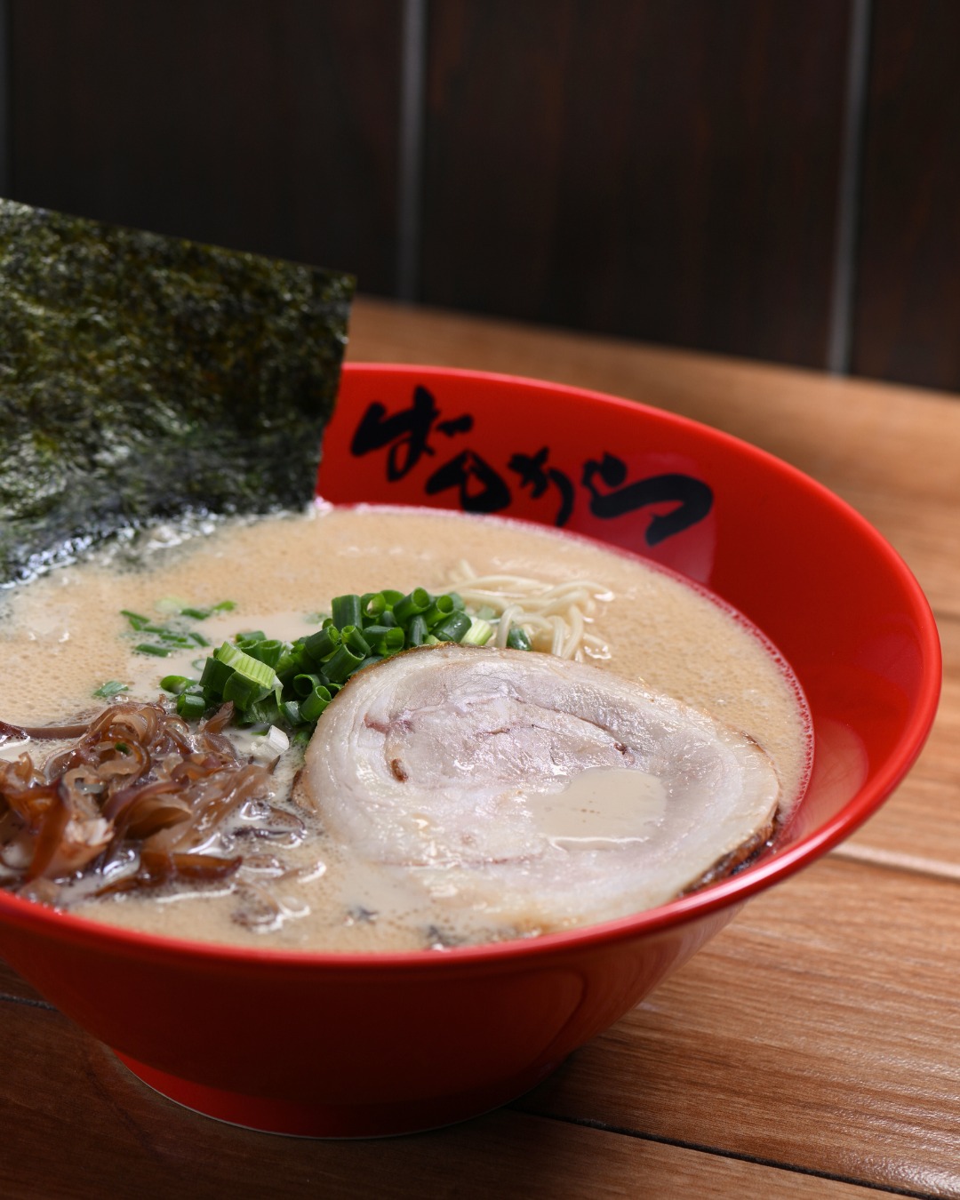 อากาศเย็นๆ แบบนี้ ไม่มีอะไรจะดีไปกว่าการได้ซดน้ำซุปร้อนๆ จาก Bankara Ramen สักชามแล้วค่ะ! มาสัมผัสเอกลักษณ์ความอร่อยต้นตำรับจากโตเกียวที่สายราเมงตัวจริงต้องหลงรัก ด้วยน้ำซุปทงคตสึที่เคี่ยวจนเข้มข้น หอมมัน กลมกล่อมลุ่มลึกไม่เหมือนใคร ทานคู่กับเส้นราเมงเหนียวนุ่มที่ส่งตรงจากญี่ปุ่นและชาชูชิ้นโตที่ละลายในปาก ยิ่งถ้าได้บีบกระเทียมสดเพิ่มความจัดจ้านลงไปในซุปร้อนๆ บอกเลยว่าช่วยเติมความอบอุ่นให้ร่างกายได้อย่างดีเยี่ยม อากาศดีๆ แบบนี้ แวะมาสร้างความสุขง่ายๆ ในชามราเมงที่ Bankara กันนะคะ

Bankara is an authentic ramen franchise from Tokyo, Japan. From our rich, savory broth to perfectly crafted noodles, every bowl delivers the true taste of traditional Japanese ramen. 

Dine in and enjoy the atmosphere, or order delivery and savor the experience at home!

Order Delivery from LINEMAN or Grab

Our branches :
Sukhumvit 39 ,02-662-5162
Open 11:00  Last order 22:30
Close 23:00 (Parking Available)

Paragon 02-610-7716
Open 10:00 Last order 21:30
Closed 22:00

ICONSIAM 02-288-0054
Open 10:00 Last order 21:30
Closed 22:00

Zpell future park rangsit 
02-150-9048
Mon - Thu Open 10:30 
Last order 21:00 close 21:30
FRI Open 10:30 
Last order 21:30 close 22:00 
Sat - Sun open 10:00 
Last order 21:30 close 22:00

#BankaraRamen #บังคาระราเมน #ราเมง #RamenLovers #WinterVibes #รีวิวราเมง #ของอร่อยบอกต่อ #อาหารญี่ปุ่น