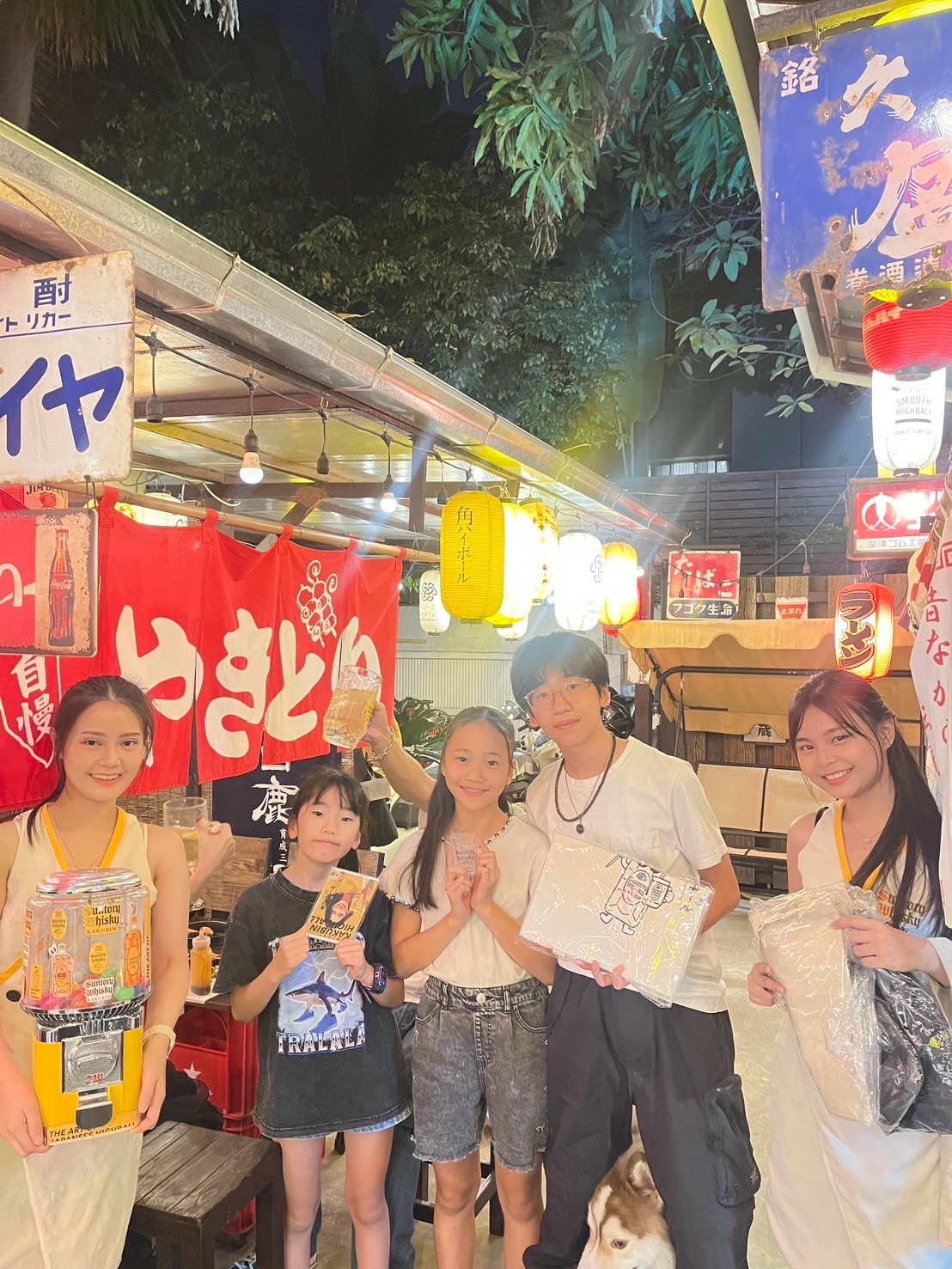 🎌 Welcome to Thonglor Yokocho🎉
Step into a lively Showa-style izakaya filled with retro vibes, delicious food, and good times🍻✨

Grab a drink after work or come with friends for a fun night out — there’s always something happening here🥢🎯
Enjoy tasty Japanese dishes, casual games, and the warm, nostalgic atmosphere of old Tokyo 🇯🇵💫

Our friendly staff are here to make your evening unforgettable 😄
So come join us — bring your friends, your family, even your dog 🐾💖

Good food, great drinks, and happy memories are waiting for you at Thonglor Yokocho🍶🎊

#thongloryokocho  #thonglor #japaneseizakaya  #bangkoknightlife #小酒館