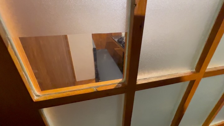 想在是拉差（Sriracha）享受高品质的和牛烧肉吗？🥩
「焼肉隠れ家 (Yakiniku Kakurega)」 为您提供最舒适的私人用餐体验！

✨ 本店特色：
・私密包间：配备先进的电子无烟烤炉。没有油烟味，环境安静，非常适合商务洽谈或亲友聚会。
・超值体验：每位仅需 59B 席位费，即附赠一份精制韩式泡菜。泡菜的价值几乎等同于席位费，让您感受极致性价比！
・空间选择：提供4人及8位用的独立包间。

在这里，您可以一边品尝顶级和牛，一边无忧无虑地畅谈。欢迎预订！

—

Looking for a premium and private Yakiniku experience in Sriracha? 
Welcome to Yakiniku Kakurega! 🥢

✨ Why choose us?
・Private Rooms: Equipped with electric smokeless roasters. Enjoy your meal and conversation in a quiet, smoke-free environment.
・Great Value: For only 59B per person, we provide a complimentary Kimchi appetizer. The value of the Kimchi practically covers the seat charge!
・Seating: We have private rooms for 4 guests and 8 guests.

Perfect for business dinners or special occasions with family. Experience the finest Wagyu in a cozy, private setting.

—

สัมผัสประสบการณ์ปิ้งย่างพรีเมียมในบรรยากาศส่วนตัวที่ Yakiniku Kakurega ศรีราชา! 🥩✨

✨ จุดเด่นของร้าน:
・ห้องส่วนตัว: พร้อมเตาไฟฟ้าไร้ควัน คุยกันได้ยาวๆ ไม่มีเสียงรบกวนและไม่มีกลิ่นติดตัว
・คุ้มสุดๆ: ค่าบริการเพียง 59 บาทต่อท่าน พร้อมเสิร์ฟกิมจิเป็นเครื่องเคียงฟรี! (คุ้มเหมือนได้นั่งห้องส่วนตัวฟรีๆ เพราะมูลค่ากิมจิก็คุ้มค่าที่จ่ายแล้ว)
・รองรับทุกกลุ่ม: มีห้องสำหรับ 4 ท่าน และ 8 ท่าน

มาดื่มด่ำกับเนื้อวากิวชั้นเลิศในพื้นที่ส่วนตัวของคุณ สำรองที่นั่งได้แล้ววันนี้!

—

シラチャでゆったりと上質な焼肉を楽しむなら「焼肉隠れ家」へ。🥩

✨ 当店のこだわり:
・完全個室完備：電気式無煙ロースターを採用。煙を気にせず、大切な方との会話を心ゆくまでお楽しみいただけます。
・驚きのコスパ：お一人様わずか59Bの席料で、こだわりのキムチのつきだしをご提供。キムチ代で席料がほぼ相殺されるお得な設定です。
・お席：4名様用、8名様用の個室をご用意しております。

接待やご家族での団らんに。プライベートな空間で至福のひとときをお過ごしください。

#和牛A5 #泰国美食 #是拉差 #曼谷周边游 #焼肉隠れ家