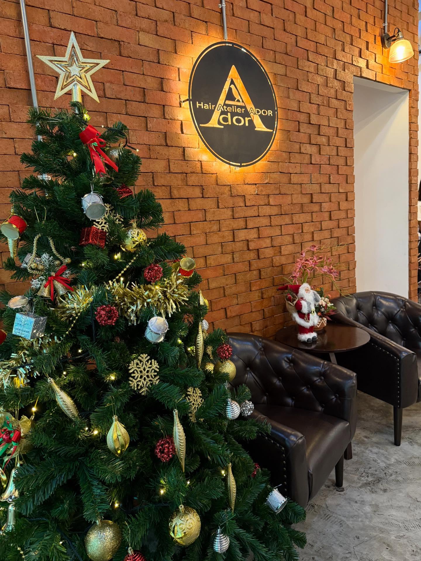 ช่วงปีใหม่ร้าน ADOR ทองหล่อเปิดให้บริการตามปกติค่ะ 🎄✨ ใครไม่ได้เดินทาง แวะมาดูแลผมให้สวยรับปีใหม่กันได้นะคะ 

年末年始も ADOR トンロー店は通常通り営業しております🎄✨
ご旅行の予定がない方は、ぜひ新年に向けて
ヘアメンテナンスにお越しください 

#hairatelierador
#バンコク美容室
#バンコクヘアサロン
#バンコクスクンビット
#ヘアスタイル