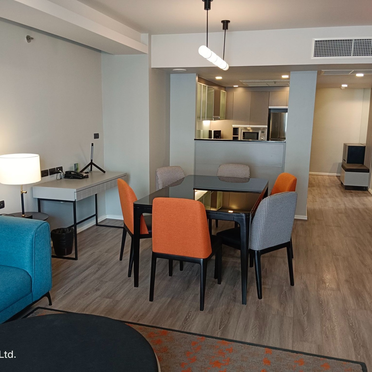 タイ・バンコクの人気エリア、トンローに位置する注目のサービスアパート、Oakwood Thonglorの来年度の家賃が発表されました🌟トンローのソイ13やソイ15(徒歩のみ）から容易にアクセスできるこの物件は、その立地の良さと共にお得な価格設定で注目を集めています🤩1ベッドは75,000バーツからという手頃な価格設定で、トンローのホテル系サービスアパートメントの中では競争力のある価格です💰

特に広々とした1ベッドの部屋は、76㎡以上の間取りで、快適に過ごせるスペースを提供します🏡ただし、すべての部屋にバスタブが備え付けられているわけではないため、バスタブが必須な方は事前に確認することをお勧めします🛁

トンローという便利な場所にありながら、リーズナブルな価格でくつろげる空間を提供するOakwood Thonglorは、暮らしやすさを重視する方にぴったりの選択です✨ぜひ一度ご検討くださいませ🤗

#トンロー
#バンコク生活
#サービスアパートメント
#タイ生活
#住まい探し
#バンコク不動産
#OakwoodThonglor
#快適な生活
#バンコクライフ
#タイ不動産
#トンロースタイル
#バンコクの魅力
#住みたい街
#住まい選び
#広々とした空間
#快適な暮らし
#バンコクの家
#不動産情報
#紅樹株式会社