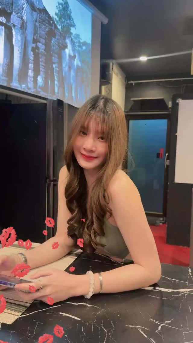 ✨今年の営業も残すところ5日間となりました！✨皆さまにはこの1年、大変お世話になり、心より感謝しております😊ZARAヤングプレイスは12月30日まで元気に営業致しますので、ぜひお立ち寄りくださいませ🌸
お客様の愛で成長した私たちの可愛いキャストが、いつも笑顔でお迎えいたします。本日も沢山のお越しをお待ちしてます💕

✨Only 5 days left in this year's business!✨ We sincerely thank you from the bottom of our hearts for your great support over the past year 😊 ZARA Young Place will be open energetically until December 30, so please feel free to stop by🌸
Our adorable cast, who have grown through the love of our customers, will always greet you with a smile. We are looking forward to seeing many of you today as well💕

✨今年的营业只剩下5天了！✨衷心感谢大家在过去一年里的关照😊ZARA Young Place将营业至12月30日，欢迎大家前来光临🌸

在顾客的关爱下成长起来的我们可爱的演员们，将一如既往地用微笑迎接您的到来。今天也在期待大家的光临💕

#スナックバー
#バンコク夜遊び
#ガールズバー
#BangkokNightlife
#ZaraYoungPlace
#explorepage
#viral
#曼谷酒吧
#曼谷夜生活
#SnackBar
#JapaneseSnackBar