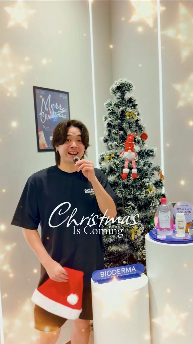 Merry Christmas from the Splash Box fam! 🎅🎄 Wishing you a holiday season that’s as iconic as this vibe. Here’s to making major waves in the New Year! 🕶️✨