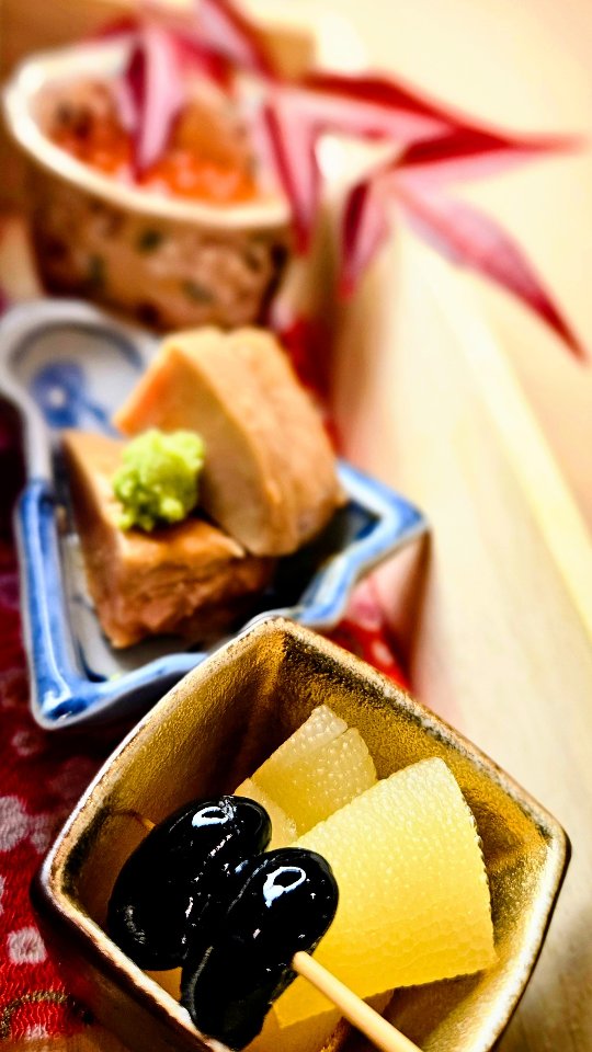 【𝖧𝖺𝗉𝗉𝗒 𝖭𝖾𝗐 𝖸𝖾𝖺𝗋 with omakase sushi】
▷▶︎▷LINE→@sushimisakinobu▶▷

さて2025年も残すところあと僅か……
皆様いかがお過ごしでしょうか？

楽しい時もそうでない時も
色々あった1年だったと思います……!!

年の締めに……
新年の新たな始まりに……

是非とも最高のお鮨と共にお過ごしくださいませ!!

鮨みさき伸では
年末年始は休まず営業し
さらにお正月らしいお料理もご用意しております!!

年末年始は特にお席に限りがありますので
お早めにご連絡、ご予約の程
何卒よろしくお願い申し上げます！

Location: 
50 GMM Grammy PLACE, Sukhumvit 21 Rd. (Asoke), Khlongtoeinuea,Wattana, Bangkok 10110, Thailand

Sushi Misaki Nobu (GMM grammy place BF1)
chef 【NOBU】

Reservation: 
Sushi Misaki Nobu/062-495-2386

Dine-in time: 
12:00-lunch time open
17:00-dinner time open
※anytime customer choose reservation time
close 22:00
close every Monday

menu:
1.standard course 4000THB
2.special course 6000THB
3.Premium course 8000THB

#sushimisaki
#sushimisakinobu
#鮨みさき
#鮨みさき伸
#バンコク
おまかせ
Bangkok
omakase
sushi
鮨
寿司
タイ
Thailand
デート
接待