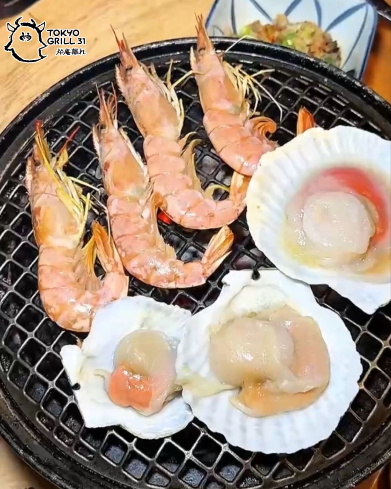 Tokyo Grill 31 炉庵離れ

当店では、厳選した上質なお肉を使用し、素材本来の旨味を最大限に引き出した焼肉をご提供しています。
きめ細かいサシが入った和牛から、食感と旨味にこだわった希少部位まで幅広くご用意🥢✨
香ばしく焼き上げた瞬間に広がるお肉の香りと、口の中でとろける贅沢な味わいをぜひお楽しみください。
友人・恋人・ご家族との特別なひとときに、心もお腹も満たされる焼肉体験を😋🎶
皆様のご来店を心よりお待ちしております。

ทางร้านคัดสรรเนื้อคุณภาพดีอย่างพู้ถีพิถันเพื่อดึงรสชาติและความอร่อย
ของเนื้อออกมาให้ดีที่สุดเนื้อวากิวลายสวยนุ่มชุ่มฉ่ำ
ย่างแล้วหอม อร่อย ละลายในปาก🥢✨
เหมาะสำหรับมื้อพิเศษกับเพื่อนคนรักหรือครอบครัวมาสัมผัสประสบการณ์ยากินิกุแท้ๆแบบญี่ปุ่นได้ที่ร้านเรา😋🎶
ยินดีต้อนรับลูกค้าทุกท่านนะคะ

🚗รถสามารถจอดหน้าร้านได้ประมาณ 2-3 คันนะคะ 🙇🏻‍♀️

🌙Open 17:30 - 03: 00
🗓️Closed Every Monday
📞096-167-1124
📍25 Sukhumvit Road, Khlong Toei Nuea, Watthana,
Bangkok 10110, Thailand
#yakiniku #izakaya #焼肉 #ปิ้งย่าง #bangkok #phromphon