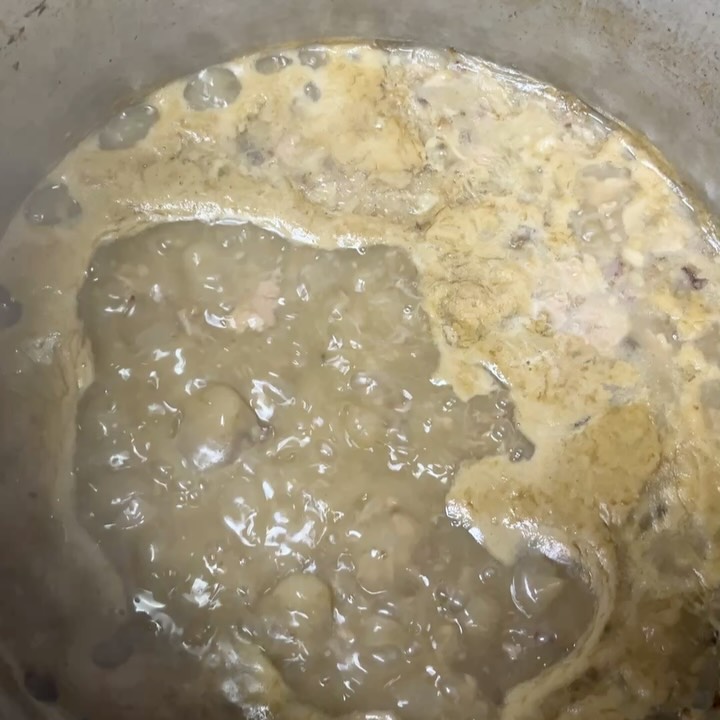 🍜 ３１日・１日・２日限定！IRODORIが作る「家系ラーメン」解禁 🍜

お待たせいたしました！ 今年の締めくくりと新年の始まりを彩る、期間限定の一杯が登場です。その名も「いろどり家」。

普段のIRODORIとは一線を画す、ガツンとくるパンチと深いコクを追求した横浜家系スタイル。 家系といえば、やっぱり「ごはん」との相性は外せません！🍚 スープに浸した海苔をごはんに巻いて食べる、あの至福の瞬間をぜひ体験してください。

予定数に達し次第終了となります。 「いろどり家」仕様の特別な一杯、ぜひお早めにご来店ください！

📍 Ramen Cafe IRODORI（トンロー・ソイ13） ⏰ 11:30 - 21:00（通し営業）

#irodoribkk #家系ラーメン #バンコクラーメン #バンコクグルメ トンローグルメ 年末年始限定 BangkokRamen BangkokFoodie 横浜家系