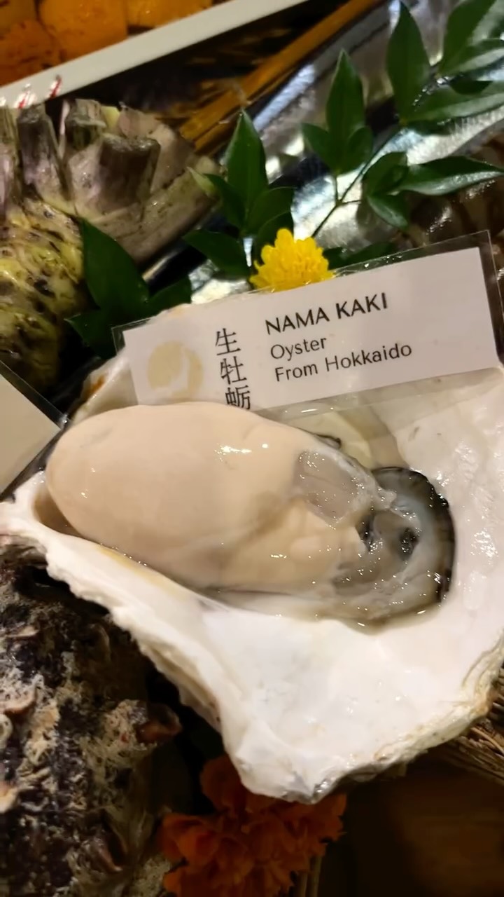 日本全国から、こだわり抜いた厳選食材を。
雲丹、A4等級以上の黒毛和牛、車海老、タラバ蟹、生牡蠣、セコ蟹など
本物の和食を、落ち着いた完全個室でお楽しみください。

——————
คัดสรรวัตถุดิบชั้นเลิศจากทั่วประเทศญี่ปุ่น
อูนิ วากิวเกรด A4 ขึ้นไป
กุ้งลายเสือญี่ปุ่น ปูทาราบะ หอยนางรมสด ปูเซโกะ
สัมผัสรสชาติอาหารญี่ปุ่นแท้ ในห้องส่วนตัวสุดหรู

——————
Carefully selected premium ingredients from all over Japan.
Uni, A4-grade and above Japanese Wagyu beef,
Kuruma prawns, Taraba crab, fresh oysters, Seiko crab, and more.
Enjoy authentic Japanese cuisine in elegant private rooms.

*-*-*-*-*-*-*-*-*-*-*-*-*-*-*-
📝 For reservations and inquiries, 
contact us on LINE!
＠shakarich
*-*-*-*-*-*-*-*-*-*-*-*-*-*-*-*-

🍴SHAKARICH
📍Shilom Surawong
🕚11:00-Late
📞02-086-7898
🚪15 Private Rooms
(From 2P up to 20P)
🅿️Charn Issara Tower 1
🚄4 min walk from BTS Sala Deang

📍Thonglor Soi 14
🕚11:00-late
📞02-045-4032
🚪12 Private Rooms
(From 2P up to 22P)
🅿️Thonglor13 Home Place

📱097-053-9928

#Shakarich #JapaneseFineDining #PrivateRoomRestaurant #PremiumJapanese #WagyuA4 #UniLovers #FreshSeafood #BangkokDining #OmakaseStyle #AuthenticJapaneseCuisine
#Thonglor#Surawong