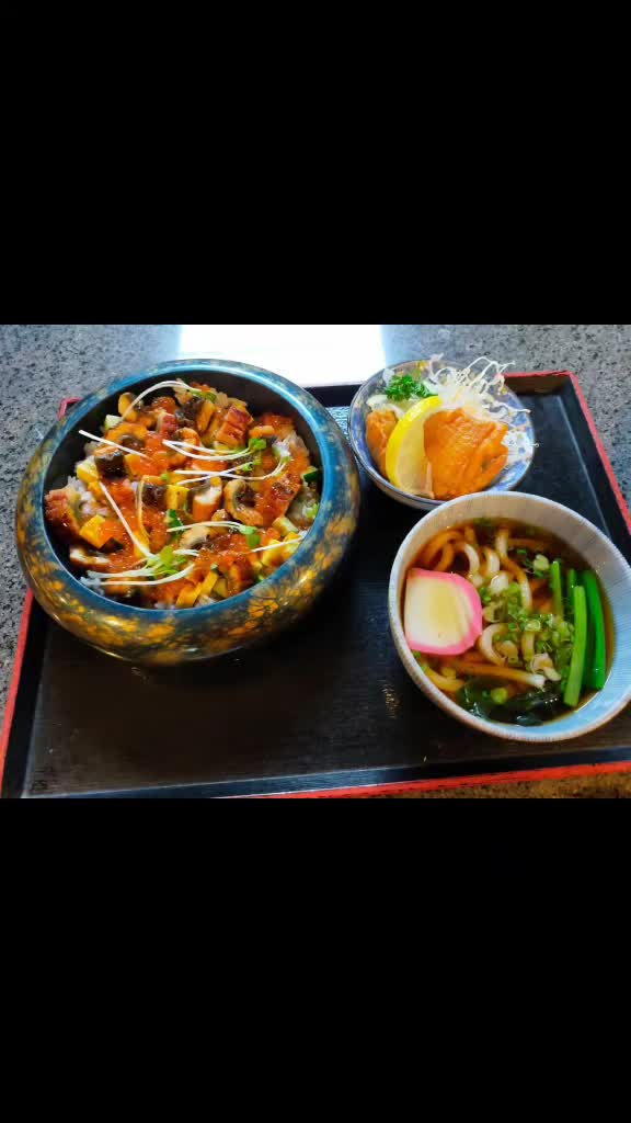 Unagi Barachirashi Set
ชุดข้าวหน้าปลาไหลญี่ปุ่นรวมมิตร
โทราจิโร่ สุขุมวิท 39  อาหารเช็ตเปิดให้บริการ 11.30-17.00..ค่ะ ขอบคุณลูกค้าทุกท่านค่ะ