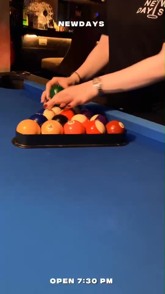 金曜日の夜、今日はちゃんと楽しみたい。
そんな気分ならNewdaysへ。

昨日に引き続き、
新年会シーズンに合わせたご案内を継続中。
集まりやすく、話しやすく、
週末のスタートにちょうどいい雰囲気です。

にぎやかすぎず、静かすぎない。
金曜の夜を気持ちよく過ごすなら、
今夜はNewdaysで。

📍 プロンポン駅から徒歩約6分
Sukhumvit 41–43 / 1F Newdays

Friday night — let’s make it a good one.
Newdays is continuing its New Year gathering season tonight.

A comfortable place to meet, talk, and enjoy the evening
without the pressure of a crowded scene.
If you’re looking for a relaxed Friday night bar in Phrom Phong,
Newdays fits the mood.

See you tonight.

📍 About a 6-minute walk from Phrom Phong Station
Sukhumvit 41–43 / 1F Newdays

星期五的夜晚，
是该好好放松的时候了。

Newdays 延续新年聚会季的安排，
适合朋友集合、轻松聊天。
不吵不挤，
正好享受周末的开始。

如果你在澎蓬寻找
星期五夜晚的好去处，
今晚来 Newdays 吧。

📍 距离 Phrom Phong 站步行约6分钟
Sukhumvit 41–43 / 1F Newdays

#バンコクバー
#プロンポンナイト
#BangkokBar
#BangkokNight
#バンコクグルメ
#BangkokFoodie
#PhromPhong
#Sukhumvit41
#NewdaysBangkok
#唐揚げ
#曼谷吃吃喝喝
#曼谷夜生活
#DartsBangkok
#BilliardsBangkok
#thailandnightlife