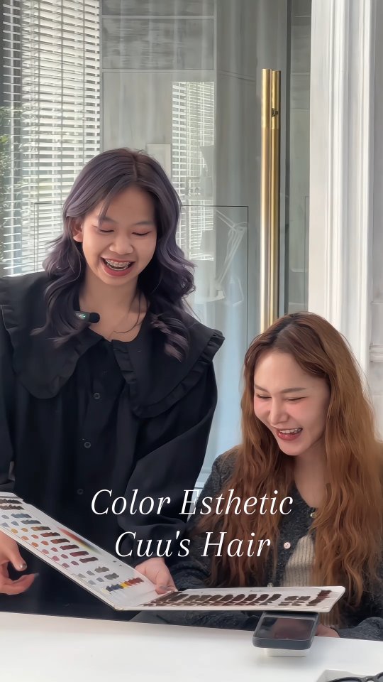 Hydrogen Treatment ไม่ใช่แค่การบำรุงผมภายนอก แต่เป็นการซ่อมแซมและฟื้นฟูผมอย่างล้ำลึก ทำให้ผมทำสีและผมฟอกกลับมาสวยงามและสุขภาพดีได้อีกครั้งอย่างแท้จริงค่ะ

📍 Hydrogen Color Esthetic 5600THB ✨️
(คอร์สรวมทรีทเมนท์ และตัด)
• บำรุงล้ำลึกถึงแกนผม: เติมความชุ่มชื้นและสารอาหารให้เส้นผมอย่างเต็มที่จากภายใน ลดปัญหาผมแห้งเสีย ฟู
• กู้ชีพผมทำสี: ช่วยฟื้นฟูโครงสร้างผมที่อ่อนแอจากการทำเคมี ล็อคเม็ดสีให้สดชัด ติดทนนาน
• พิสูจน์ผลลัพธ์ ตั้งแต่ครั้งแรกที่ทำ คุณจะสัมผัสได้ถึงผมที่นุ่มสลวย เงางามเป็นประกาย และแข็งแรงขึ้นอย่างเห็นได้ชัด

📆 Book Via Line Or Dm

#ผมเงางาม #ผมสวยสุขภาพดี #fypシ❤️💞❤️ #bangkok #ร้านทำผมแนะนำ