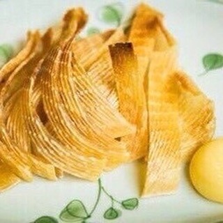 炙りたての香ばしい香りと、ほのかに感じる甘みが特徴のエイひれはいかがでしょうか？🍶✨当店自慢の一品で、口の中に広がる風味が日本酒との相性バッチリです。石焼きの暖かい香りがふんわりと漂い、ついつい箸が進んでしまいますよ。友人や恋人との楽しいひとときにも、ぜひお供としてお召し上がりください。お食事の一瞬一瞬が特別な思い出に変わることでしょう。お酒好きの方にはたまらない逸品ですので、お試しの際にはぜひ感想をお聞かせくださいね🥂

#和食
#エイひれ
#炙りたて
#日本酒と一緒に
#お酒のお供
#美味しい時間
#お取り寄せグルメ
#酒の肴
#食通
#特別な時間
#風味豊か
#絶品
#ひとくちの魔法
#温かいおもてなし
#和食好き
#グルメな瞬間
#料理好きな人と繋がりたい
#伝統的な味わい
#美味しい暮らし
#和の心
#いごっそ
#ちゃぶ台
#温もりを感じる
#炭火焼き
#おもてなしの心
#食卓を彩る
#食欲そそる
#和風テイスト
#リラックスタイム