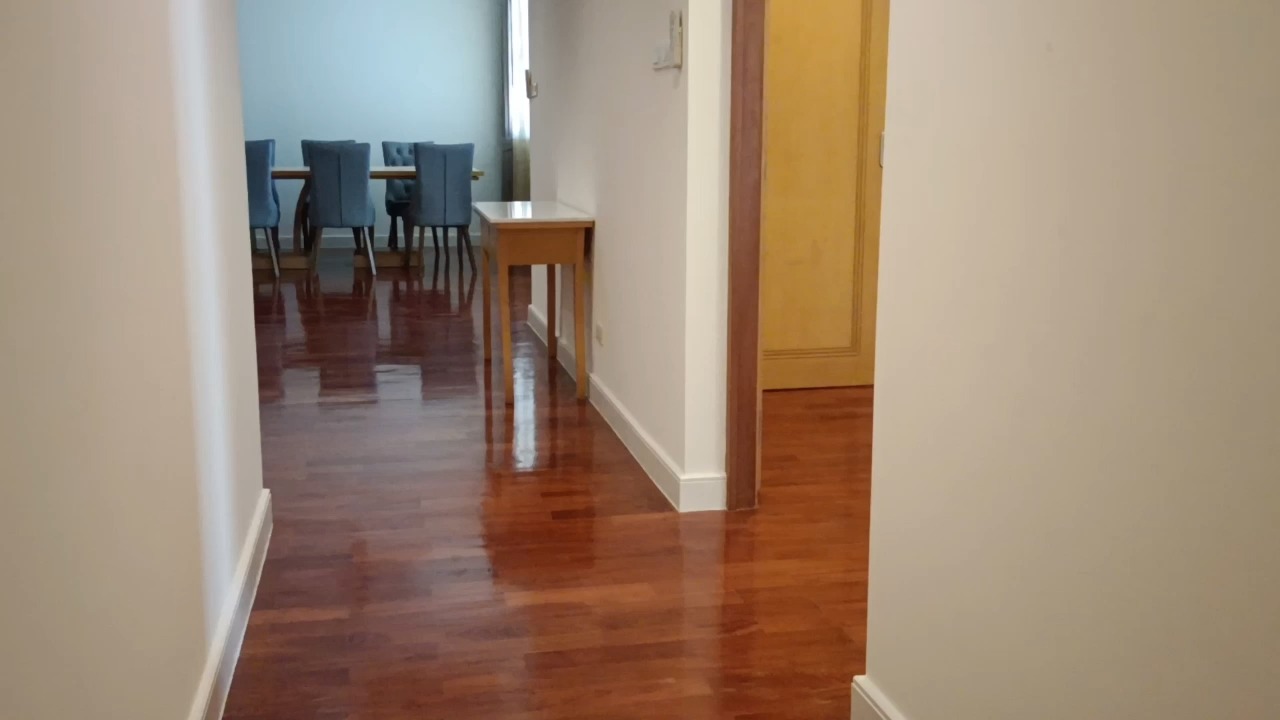 バンコクの中心、スクンビット22に位置するGM Heightの壮大な3ベッドルームのお部屋をご紹介します🏢✨。広さは180㎡もあり、月々90,000バーツでご利用いただけます。お部屋の特徴は、洗練された階段とお洒落な内装デザインです🎨。ペットも歓迎ですので、愛するペットと一緒に快適に暮らすことができます🐾。

また、お部屋の前には大規模なデパート、エムソフィアがあり、ショッピングや食事に便利です🛒🍽️。さらに、BTSプロンポン駅も徒歩圏内に位置しており、通勤や市内観光もスムーズ。生活環境抜群のこのエリアで、都会的なライフスタイルを満喫しませんか？🏙️

ぜひ、お問い合わせをいただき、理想のライフスタイルを手に入れてください📞✨。

#バンコクライフ
#スクンビット22
#GMHeight
#ペット可能
#モダンライフ
#高級物件
#広々空間
#市街アクセス
#ショッピング便利
#エムソフィア
#BTSプロンポン
#理想の住まい
#居心地の良さ
#引越し準備
#おしゃれな暮らし
#ペットフレンドリー
#便利な生活
#新しい住まい
#暮らしを楽しむ
#生活の中心地
#タイ不動産
#生活利便性
#バンコク不動産
#快適な生活
#紅樹株式会社