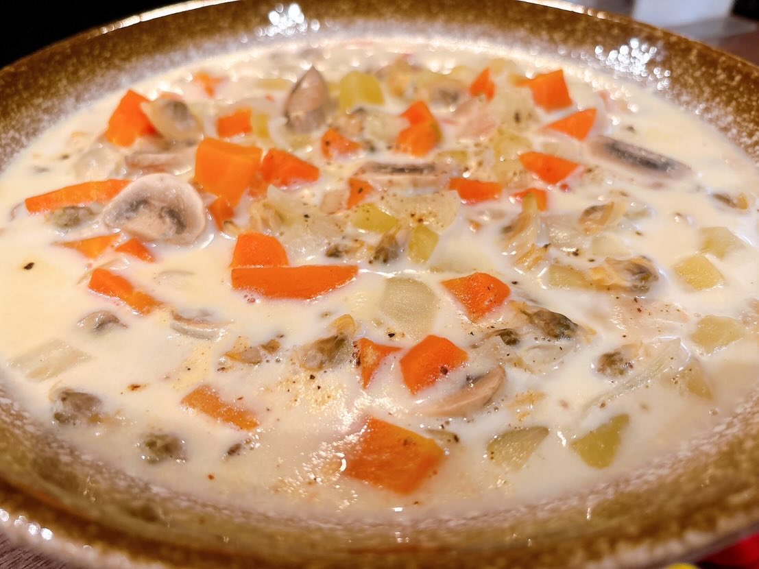 この時期は夜になるとちょっと肌寒く感じますよね
温かいおばんざい揃えております♨️
皆様のご来店お待ちしております♪

おひとりさま大歓迎！
カウンター席大人気

おばんざい、鉄板焼きメニュー
二階テーブル席、三階個室完備
一階カウンター席でもオーダー可能です

黒兵衛では
各種ご宴会のご予約承ります♪
コース1,000バーツ〜
飲み放題 300バーツor 400バーツ

二階テーブル席
三階9名様までの小宴会用個室ございます。

よろしくお願いします♪

1月もHappy hour 開催中です
17:00〜19:30

キリンビール大瓶　120B
ウィスキーハイボール　80B

Happy hour in January❗️
17:00〜19:30
Kirin Beer Big Bottle 120B
Whisky Hi-ball 80B

#バンコク創作料理居酒屋 #バンコク日本料理店 #バンコク小料理屋 #バンコクおひとりさま #バンコク1人飲み プラカノン バンコク日本人女性スタッフ常駐 バンコクおかみさん バンコクお好み焼き屋 バンコク鉄板焼き  バンコクおばんざい  japanesefood bangkok phrakhanong japaneserestaurant reopen happyhour obanzai bangkokokonomiyaki bangkokteppanyaki