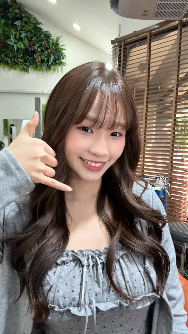 Caramel Beige is calling🤎
Stylist : AIRY @airy_bellotonagami 

💈BOOKING INQUIRIES 
Tel :02-000-3001
LINE : @skk6845h

📍 PHROMPONG
🕛Business hour :  9am-9pm

#Bellotonagami #Bellotonagamisalon #HairColor #ทำสีผม #ร้านทำสีผม #ร้านทำผมสุขุมวิท #ร้านทำผมญี่ปุ่น #สีผมสุดฮิต #สีผมสวยๆ