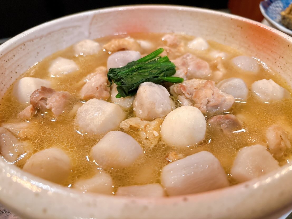 あったか〜いおばんざい満載です
皆様のご来店お待ちしております♪

おひとりさま大歓迎！
カウンター席大人気

おばんざい、鉄板焼きメニュー
二階テーブル席、三階個室完備
一階カウンター席でもオーダー可能です

黒兵衛では
各種ご宴会のご予約承ります♪
コース1,000バーツ〜
飲み放題 300バーツor 400バーツ

二階テーブル席
三階9名様までの小宴会用個室ございます。

よろしくお願いします♪

1月もHappy hour 開催中です
17:00〜19:30

キリンビール大瓶　120B
ウィスキーハイボール　80B

Happy hour in January❗️
17:00〜19:30
Kirin Beer Big Bottle 120B
Whisky Hi-ball 80B

#バンコク創作料理居酒屋 #バンコク日本料理店 #バンコク小料理屋 #バンコクおひとりさま #バンコク1人飲み プラカノン バンコク日本人女性スタッフ常駐 バンコクおかみさん バンコクお好み焼き屋 バンコク鉄板焼き  バンコクおばんざい  japanesefood bangkok phrakhanong japaneserestaurant reopen happyhour obanzai bangkokokonomiyaki bangkokteppanyaki