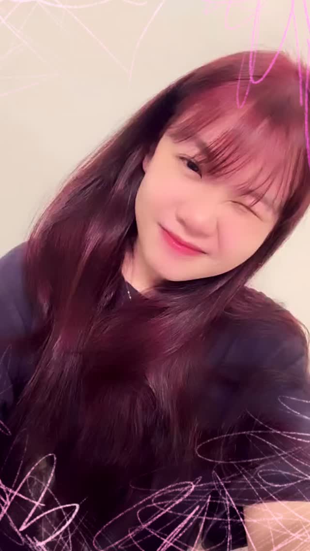 1月が素早く過ぎ去り、もう週末が近づいていますね🌟。明日は待ちに待った金曜日ですが、その前に一息入れませんか？木曜日の夜は、Zaraヤングプレイスで過ごすのがピッタリです✨。可愛いキャストと一緒に、ゆるっとカラオケを楽しみながらお仕事のストレスをリフレッシュしましょう！🎤🎶 

美味しいお酒をご用意しておりますので、仕事終わりにもリラックスして楽しめる空間を提供しています🍻。皆さまのご来店を心よりお待ちしております！一緒に素敵な夜を過ごしませんか？ぜひお立ち寄り下さい♫

January has passed by quickly, and the weekend is already approaching🌟. Tomorrow is the long-awaited Friday, but how about taking a short break before that? Thursday nights are perfect for spending time at Zara Young Place✨. Refresh your work stress by enjoying karaoke in a relaxed atmosphere with our lovely cast! 🎤🎶

We have delicious drinks prepared, so we offer a space where you can relax and enjoy yourself even after work🍻. We are sincerely looking forward to your visit! Would you like to spend a wonderful night together with us? Please feel free to stop by♫

1月很快就过去了，周末也已经临近了呢🌟。明天就是期待已久的周五，不过在那之前要不要先放松一下？星期四的夜晚，最适合在Zara Young Place度过✨。和可爱的演员们一起，轻松地享受卡拉OK，来缓解工作带来的压力吧！🎤🎶

我们准备了美味的酒水，为您提供下班后也能轻松享受的空间🍻。我们真心期待您的光临！要不要一起度过一个美好的夜晚呢？欢迎随时光临♫

#スナックバー
#バンコク夜遊び
#ガールズバー
#BangkokNightlife
#ZaraYoungPlace
#explorepage
#viral
#曼谷酒吧
#曼谷夜生活
#SnackBar
#japanesesnackbar