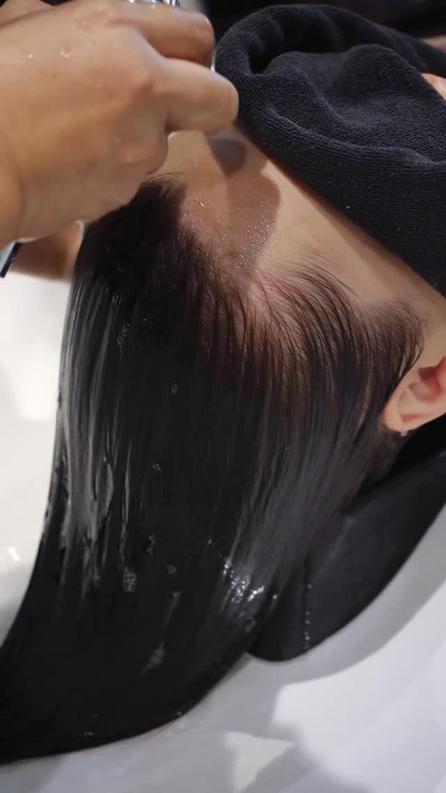 เราพิถีพิถันในทุกขั้นตอนของการบริการ
ใส่ใจในทุกรายละเอียด เพื่อมอบสิ่งที่ดีที่สุดให้กับลูกค้า

ขอฝากให้เราดูแลทรงผมของคุณสักครั้งนะคะ
เราจะออกแบบทรงผมที่เหมาะกับคุณที่สุดให้ค่ะ

สามารถติดต่อสอบถามและจองคิวได้เลยนะคะ

We take pride in every single step of our work, with great attention to detail.
We are committed to delivering the best possible service to our clients.

Please allow us to take care of your hairstyle.
We will design a look that suits you perfectly.

Feel free to contact us for inquiries or to make a reservation.

私たちは施術の一つひとつの工程にこだわり、
細部まで心を込めて、最高の仕上がりをご提供しています。

ぜひ一度、あなたのヘアスタイルを私たちにお任せください。
お一人おひとりに最も似合うスタイルをデザインいたします。

ご相談・ご予約はお気軽にお問い合わせください。

#bellotonagami #バンコク美容室 #バンコク在住 #バンコク駐在 #ร้านทำผมญี่ปุ่น #สีผมสุดฮิต #สีผมสวยๆ